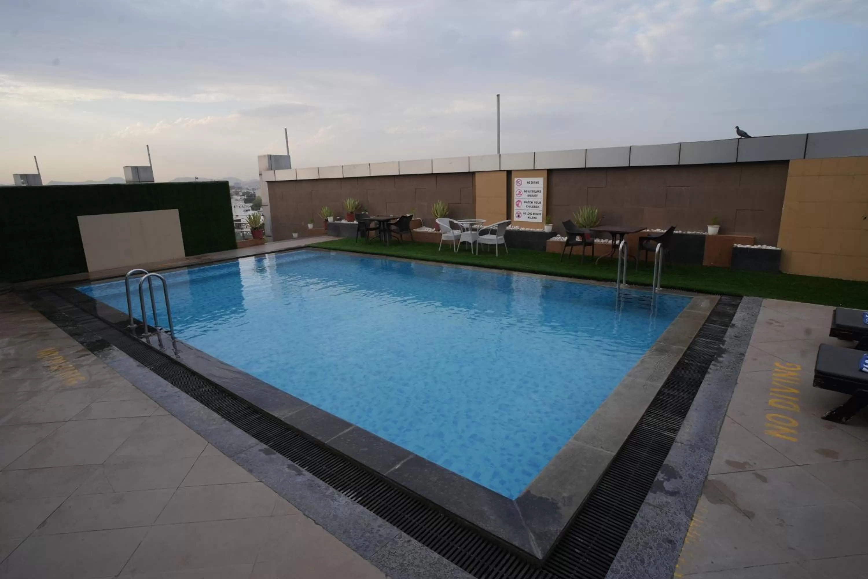 Swimming pool in Radisson Udaipur