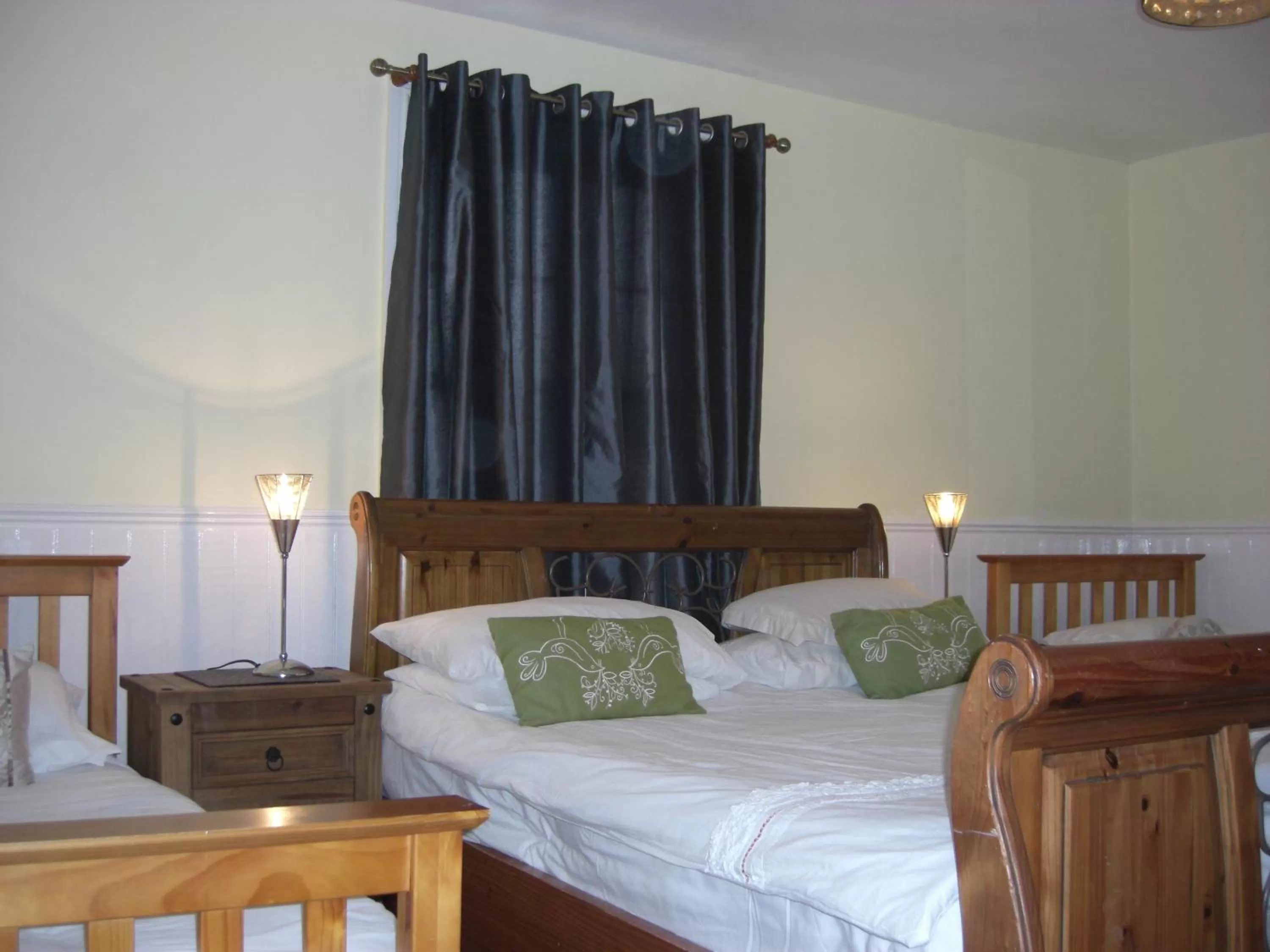 Bed in Lynebank House Hotel, Bed & Breakfast
