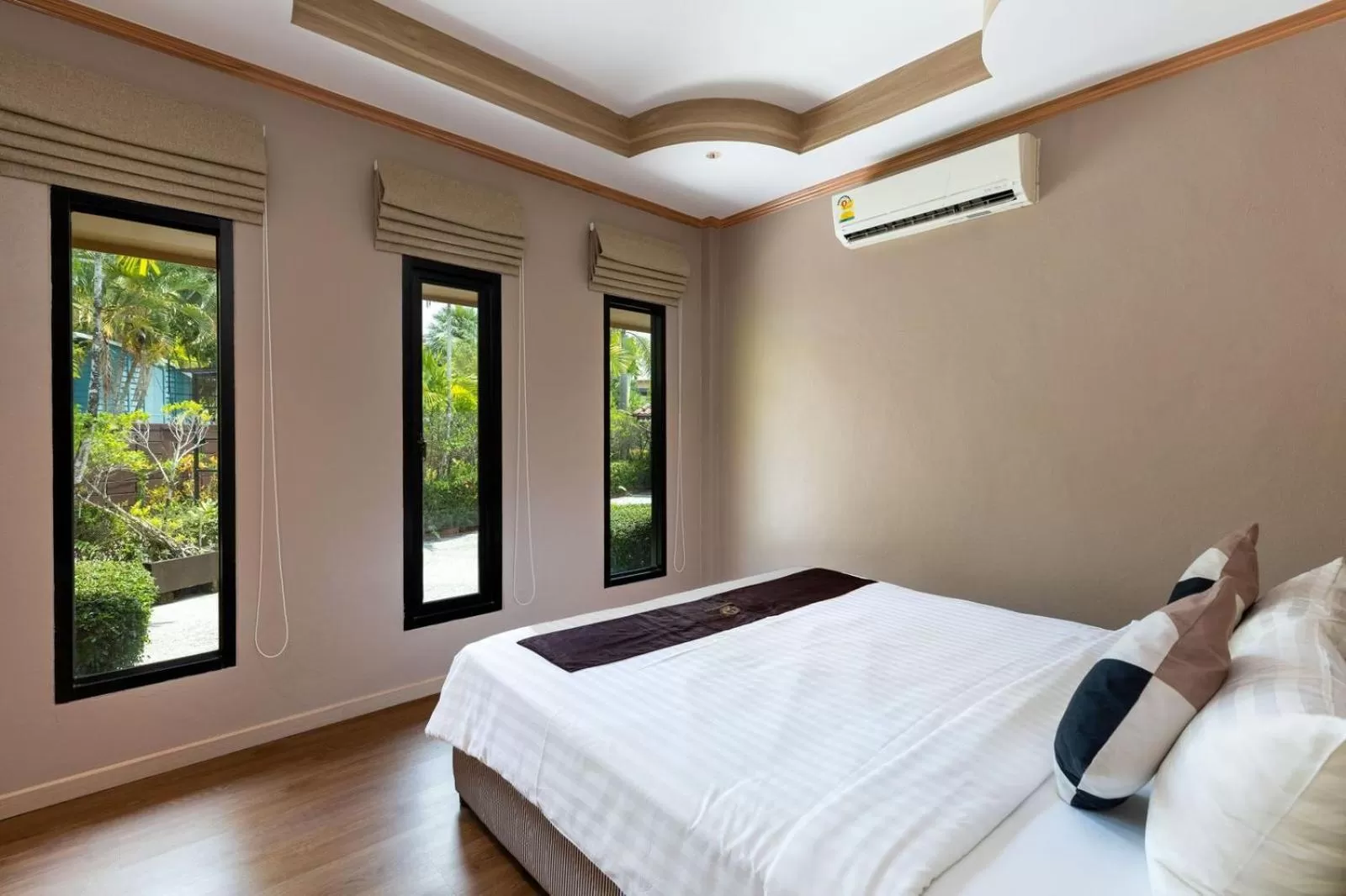 Bed in Maleedee Bay Resort