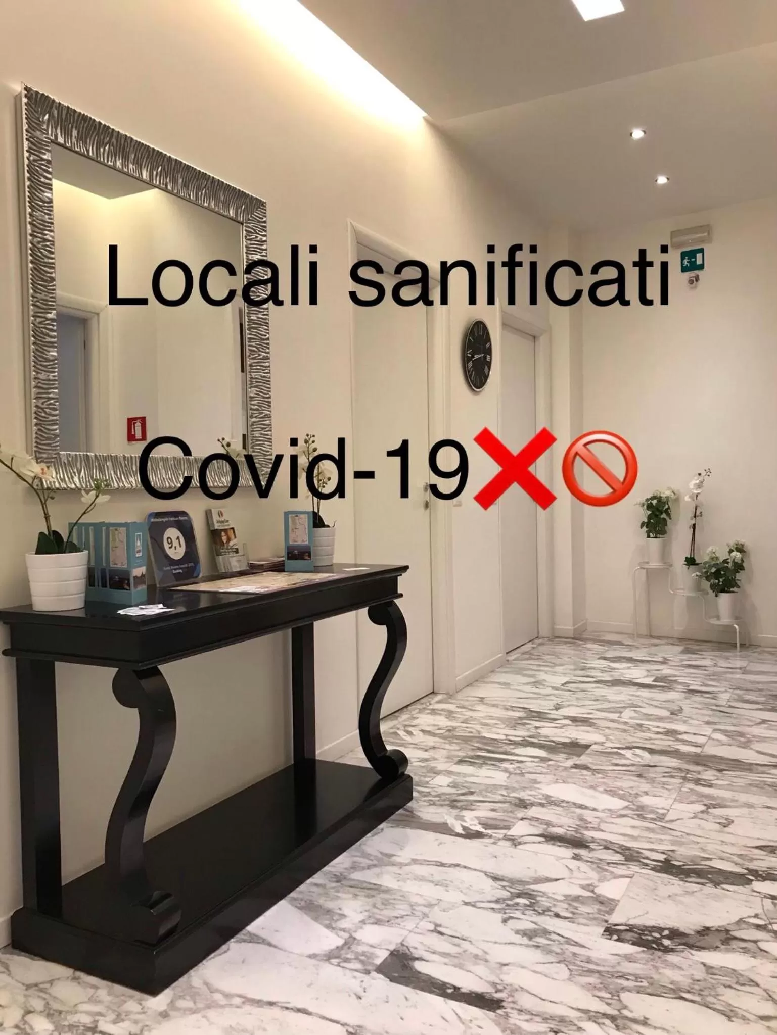 Lobby or reception in Michelangelo Vatican Rooms