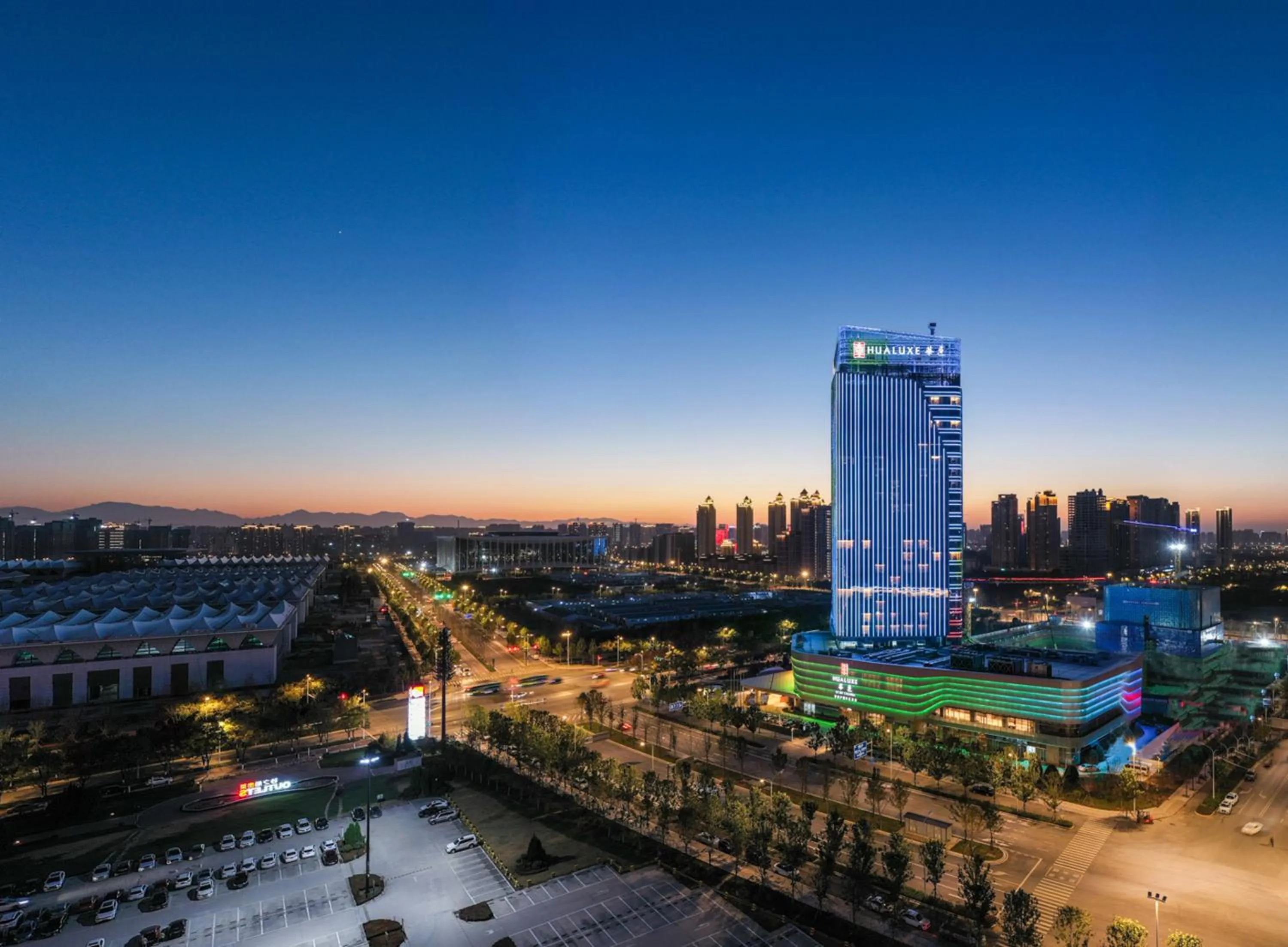 Property building in HUALUXE Xi'an Chanba by IHG