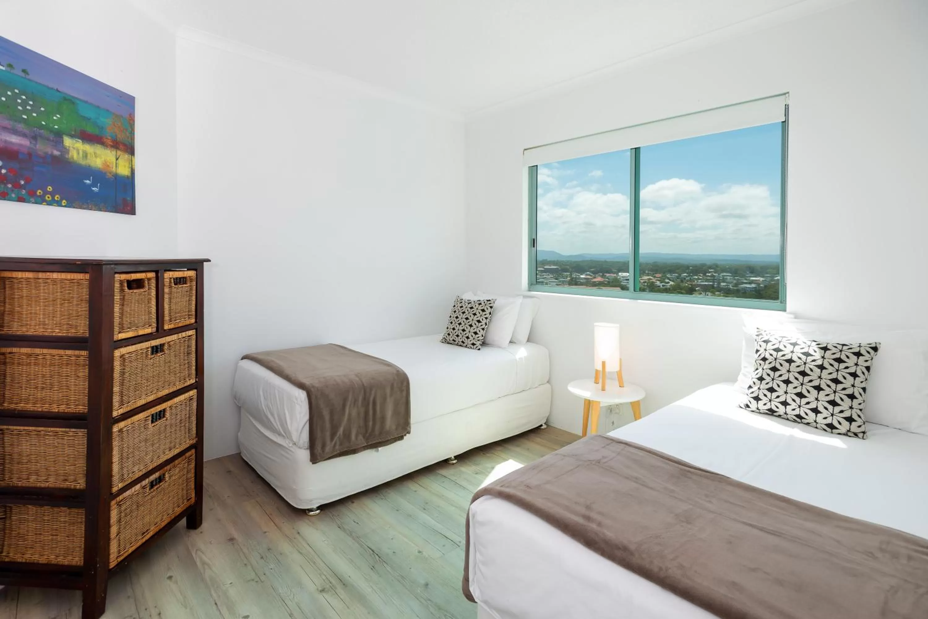 Living room, Bed in The Waterford on Main Beach