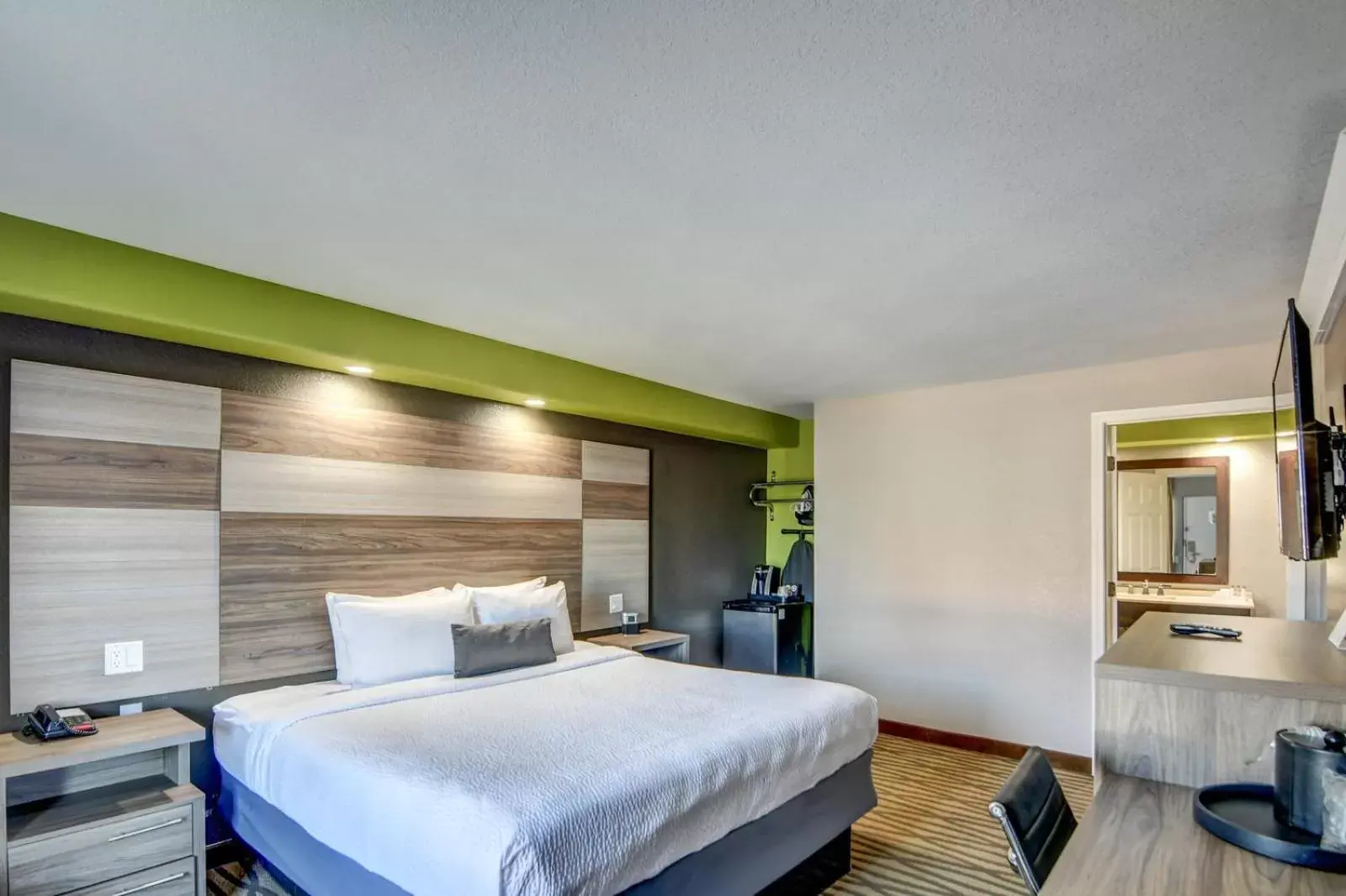 King Room - Disability Access in Seabreeze Inn - Fort Walton King Room - Disability Access in Seabreeze Inn - Fort Walton