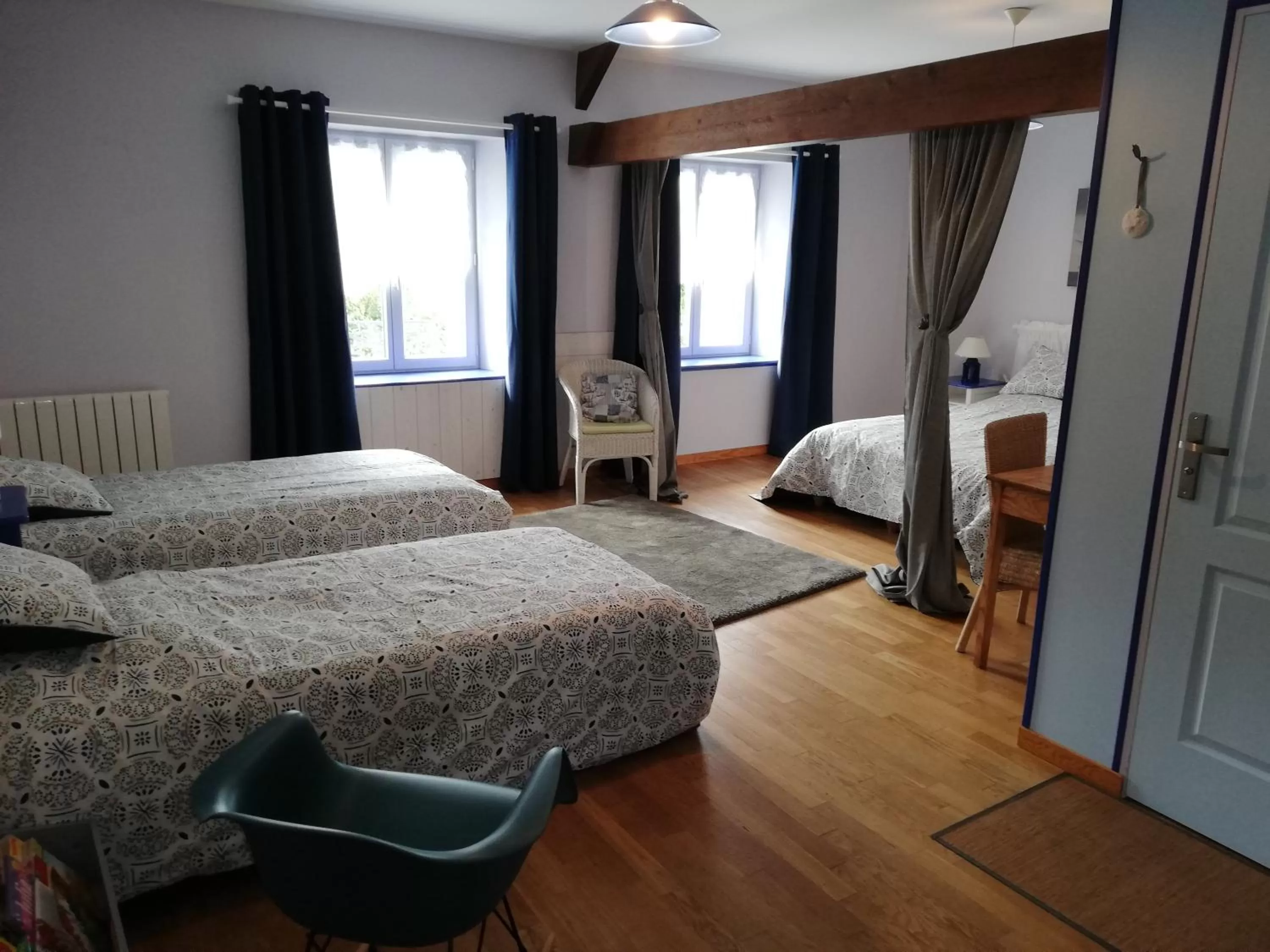 Bedroom, Bed in La Parisiere