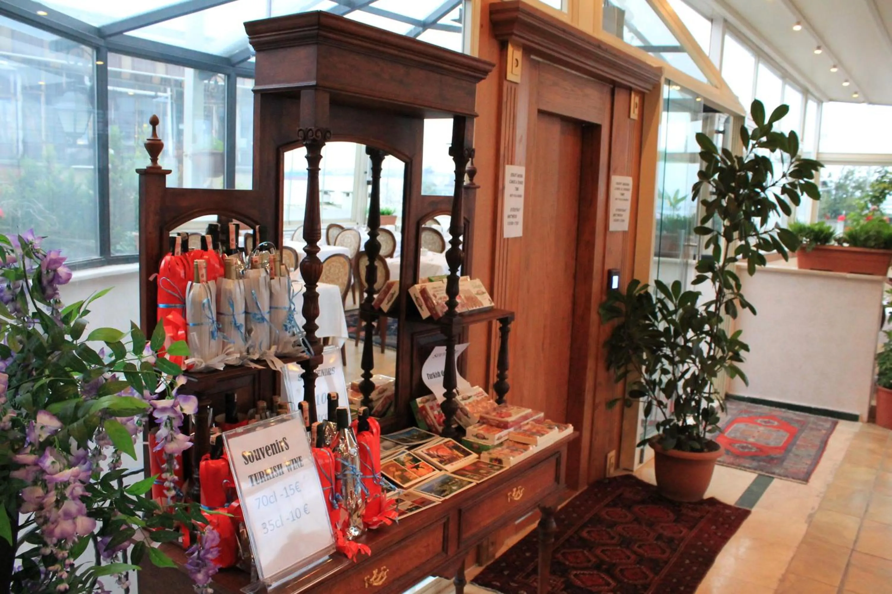 Restaurant/places to eat in Aruna Boutique Hotel