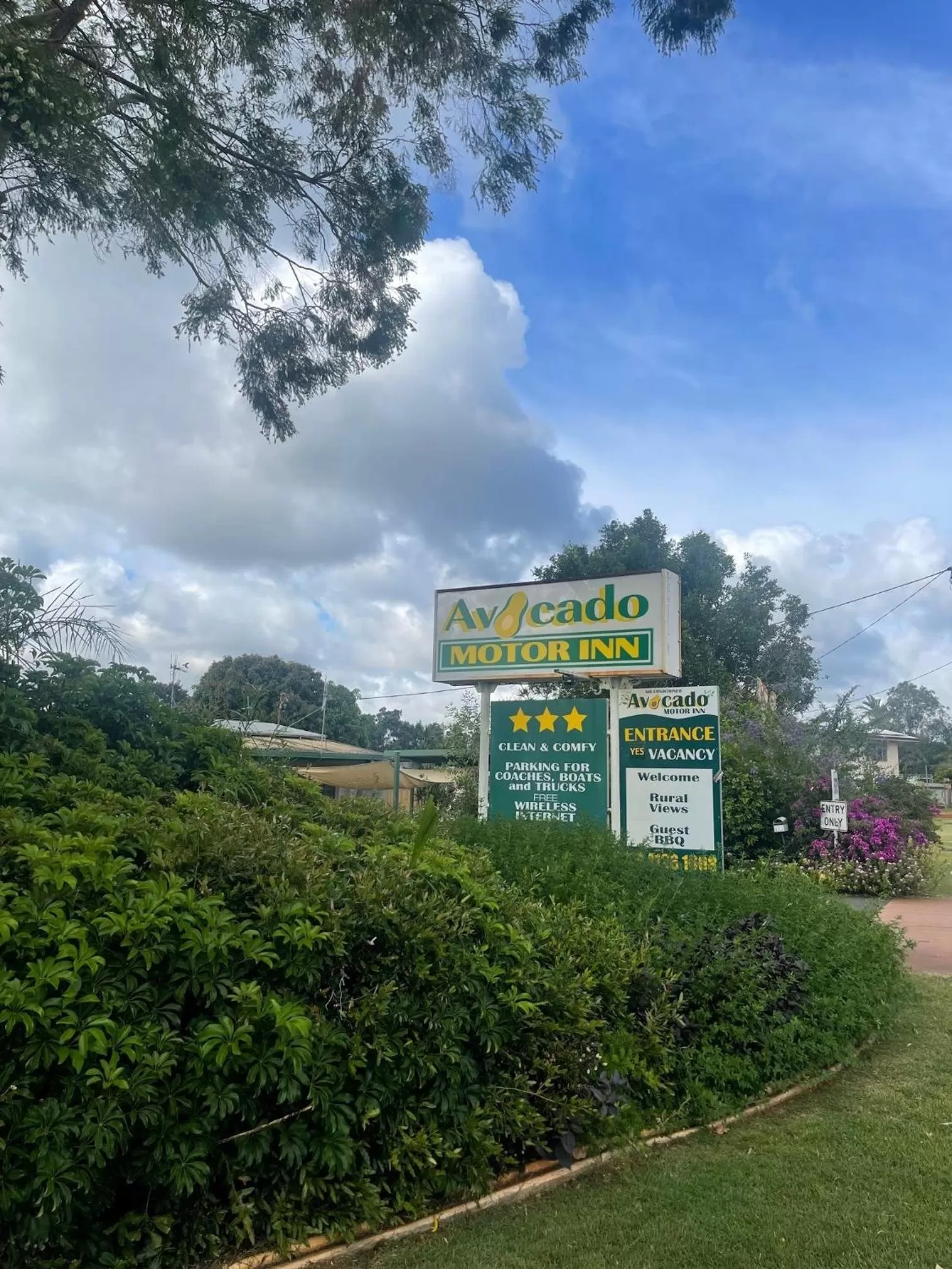 Avocado Motor Inn
