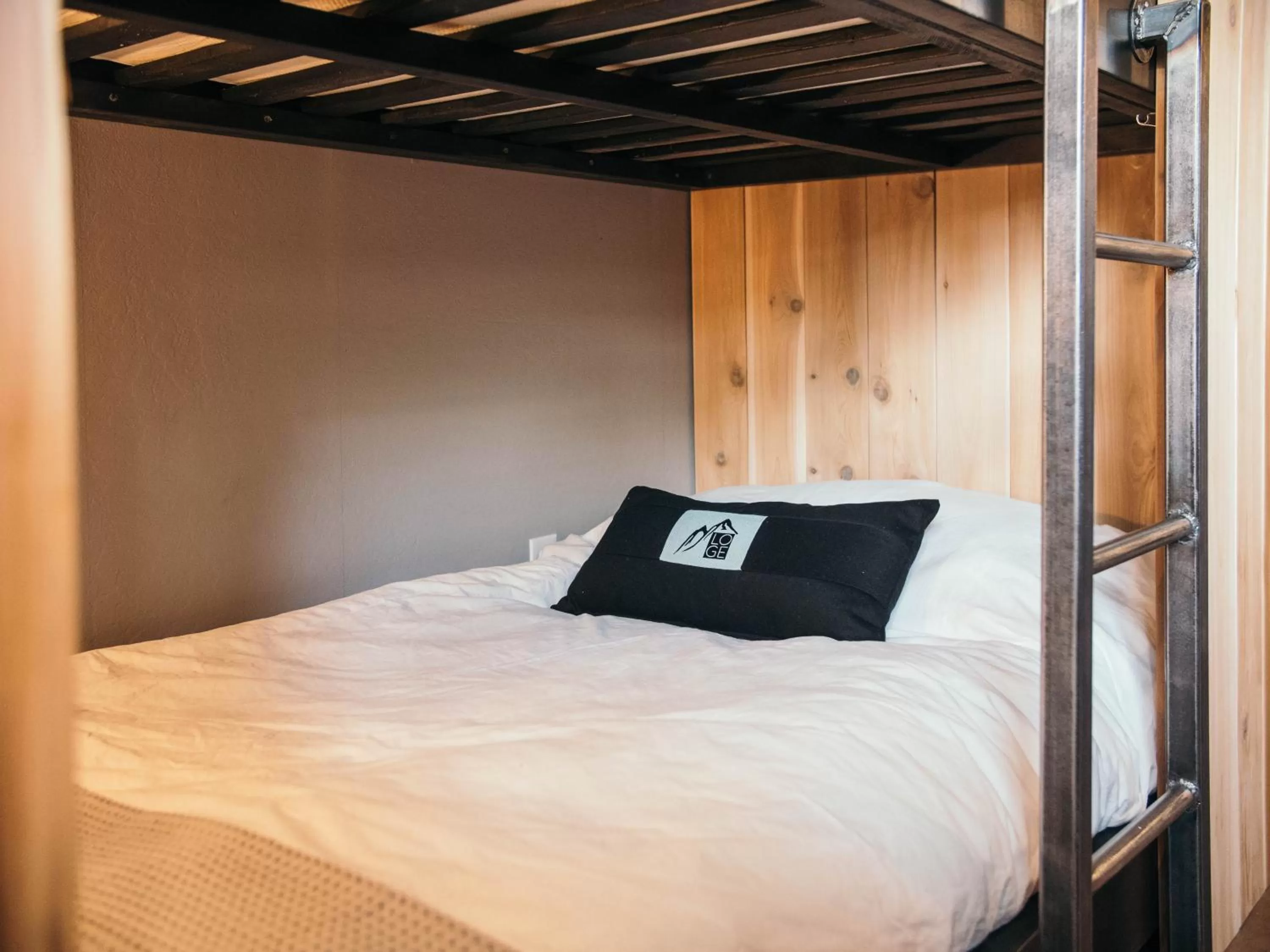 bunk bed, Bed in Summit View Inn