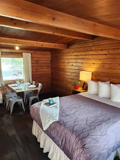 Bed in Rundle Mountain Lodge