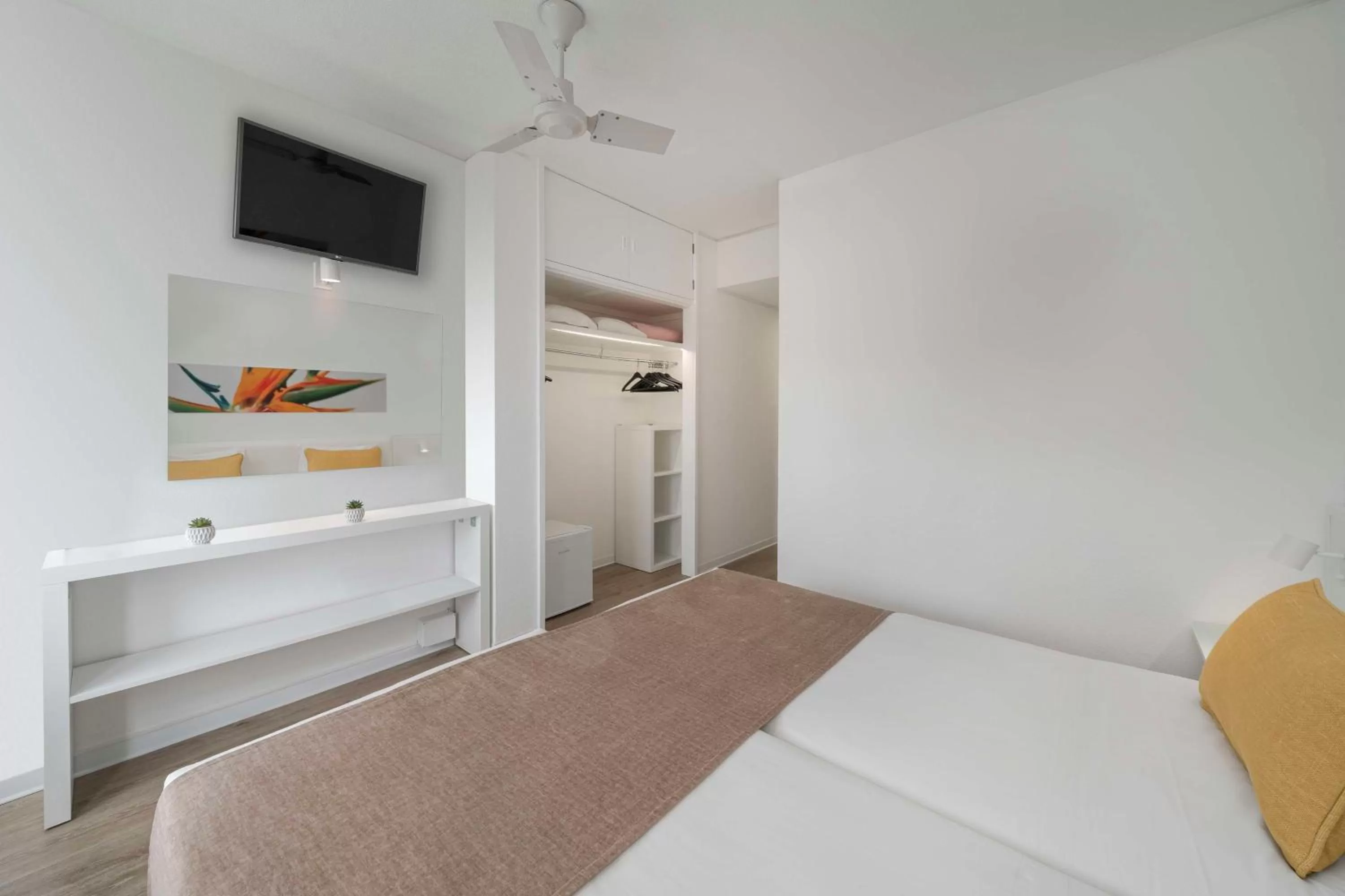 Bedroom, Bed in Dorisol Estrelicia Hotel