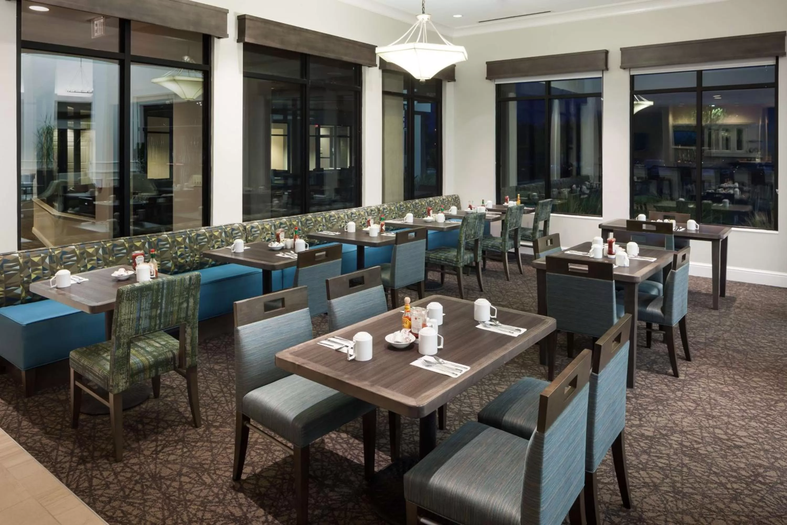 Dining area in Hilton Garden Inn Tucson Airport
