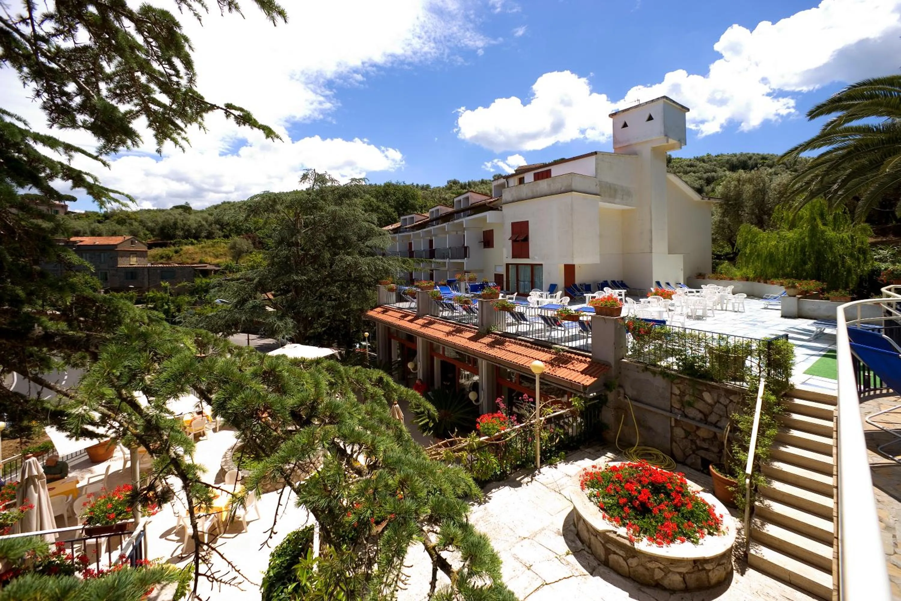 Property building in Hotel Metropole