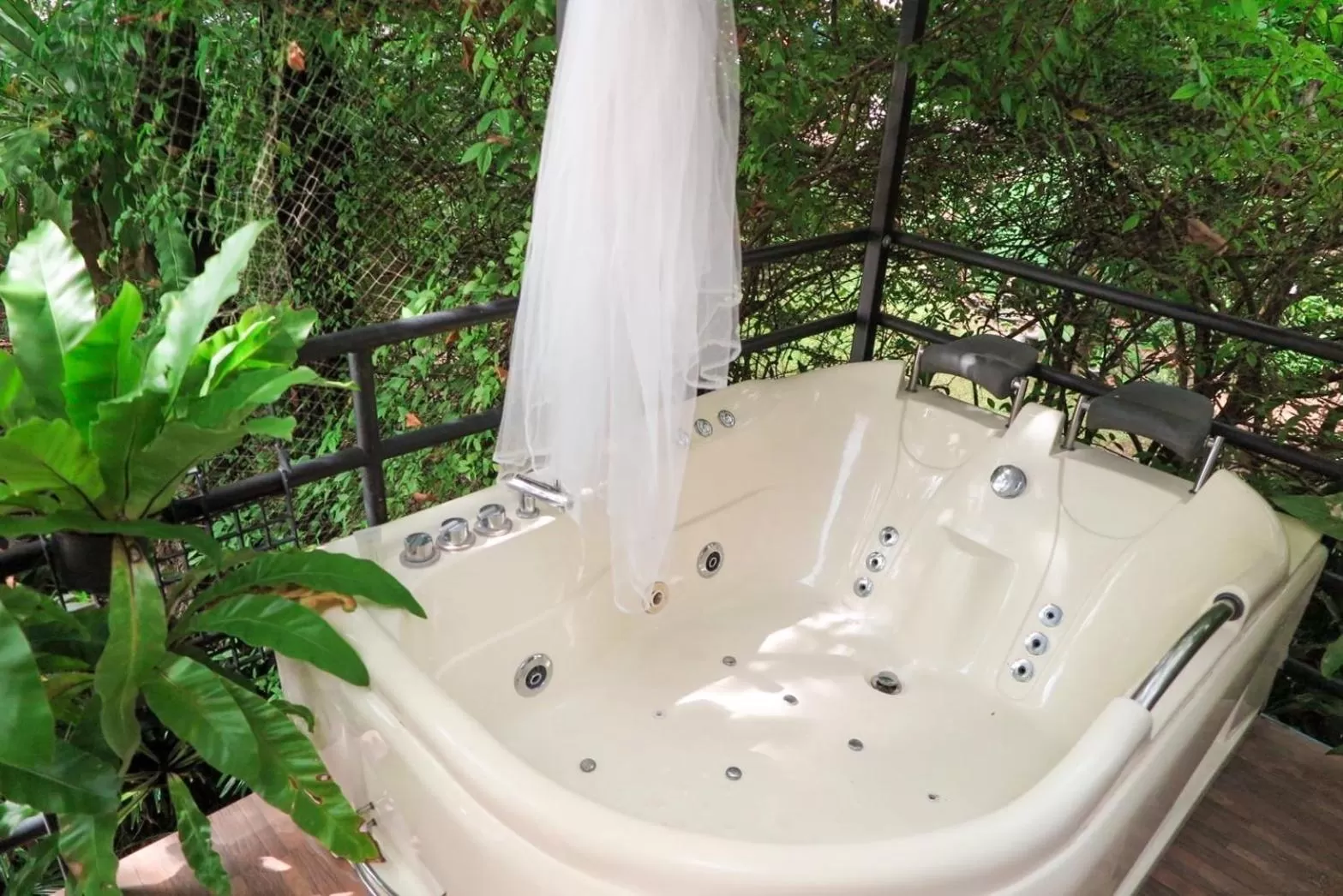 Bathroom in V20 Boutique Jacuzzi Hotel