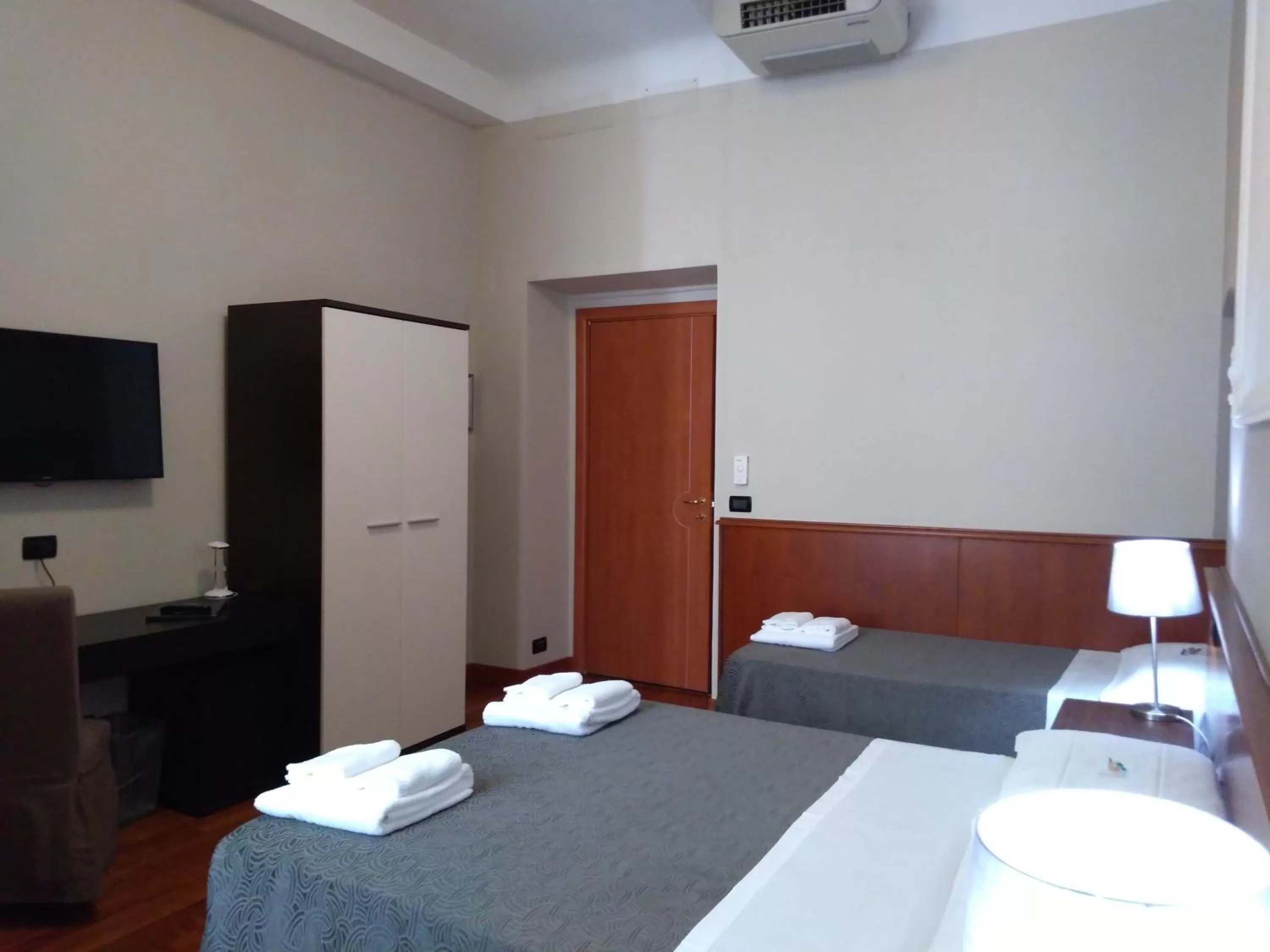 Photo of the whole room, Bed in Hotel Twenty Nine