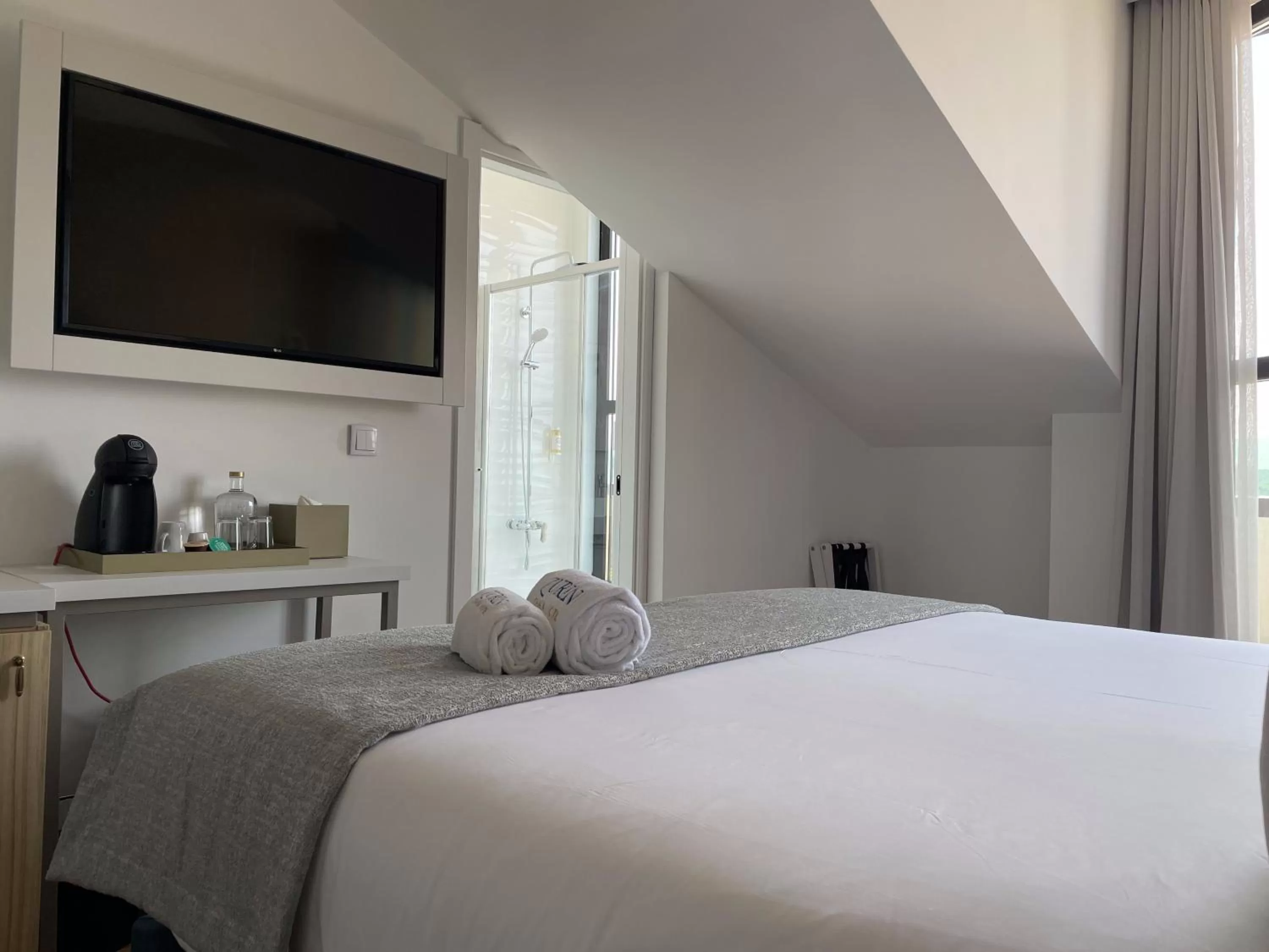 Photo of the whole room, Bed in Zurin Charm Hotel