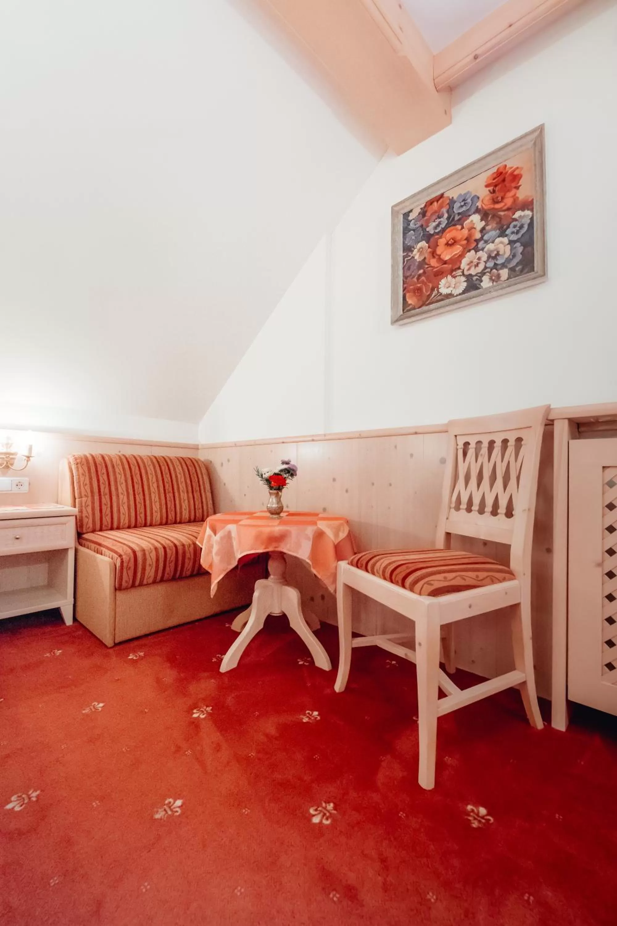 Seating area, Bed in Dandler - Zimmer und Ferienwohnungen