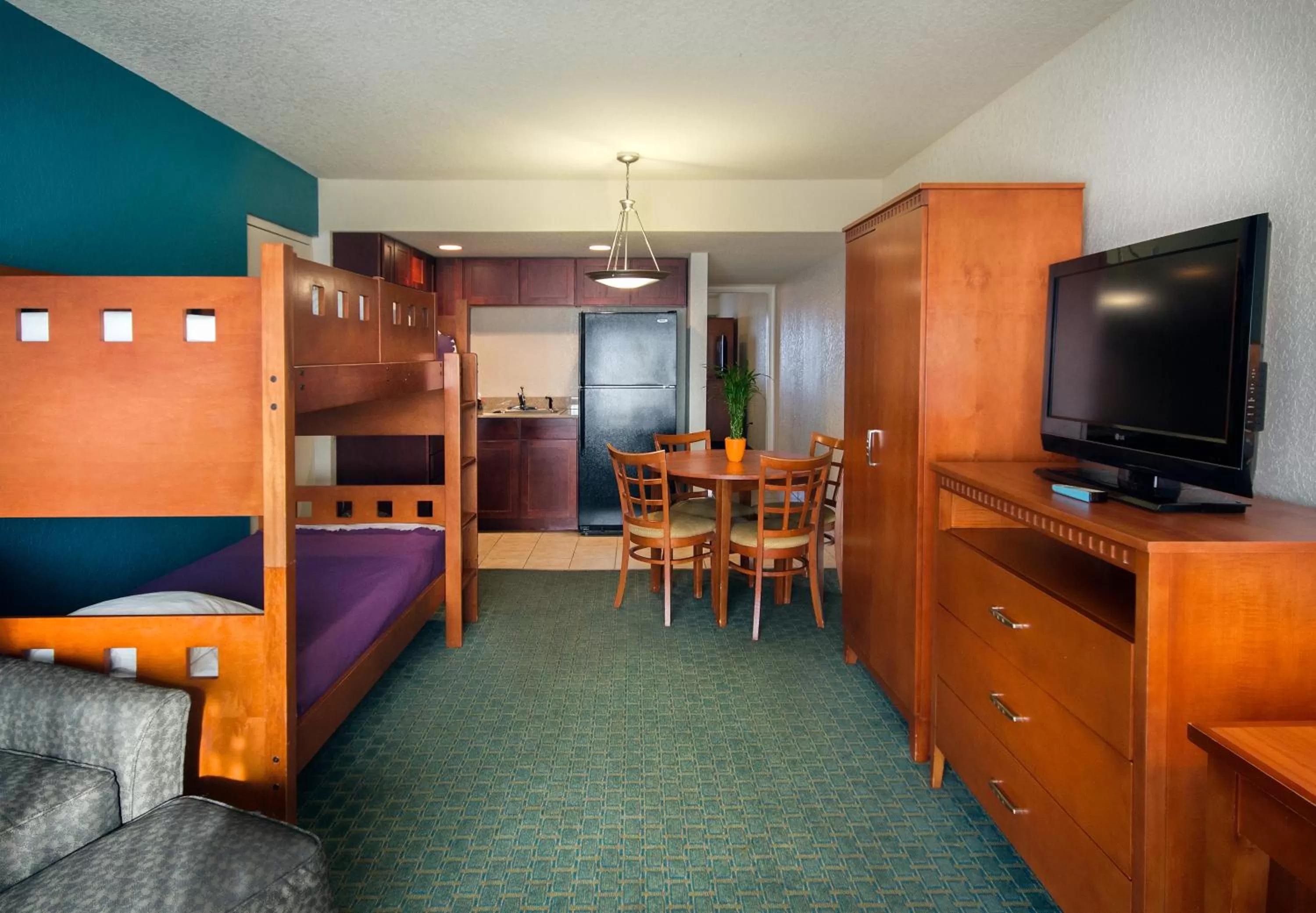 Kitchen or kitchenette in Ramada by Wyndham Flamingo Water Park