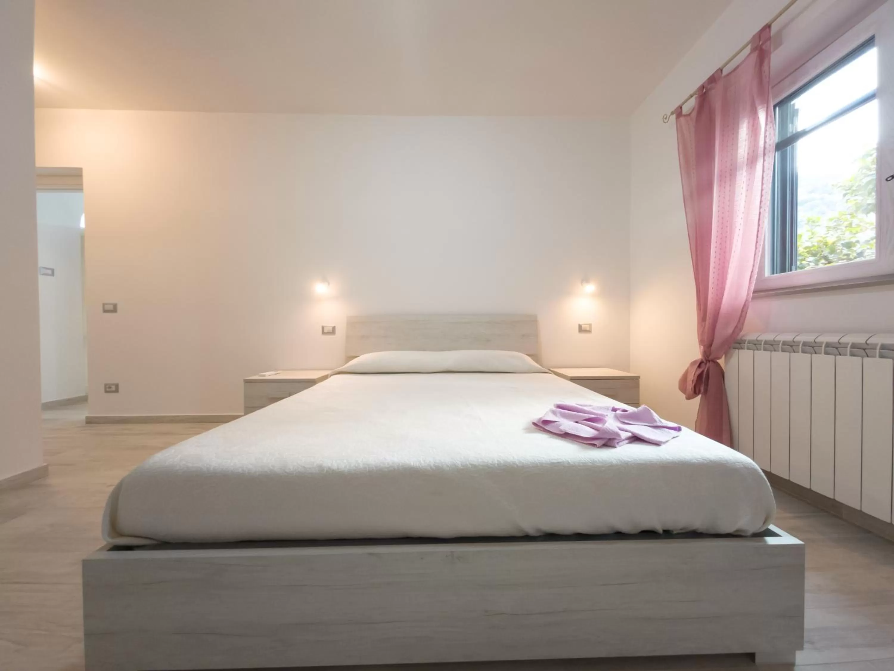 Bed in Sorrento Realty Holidays - The smile of the sun