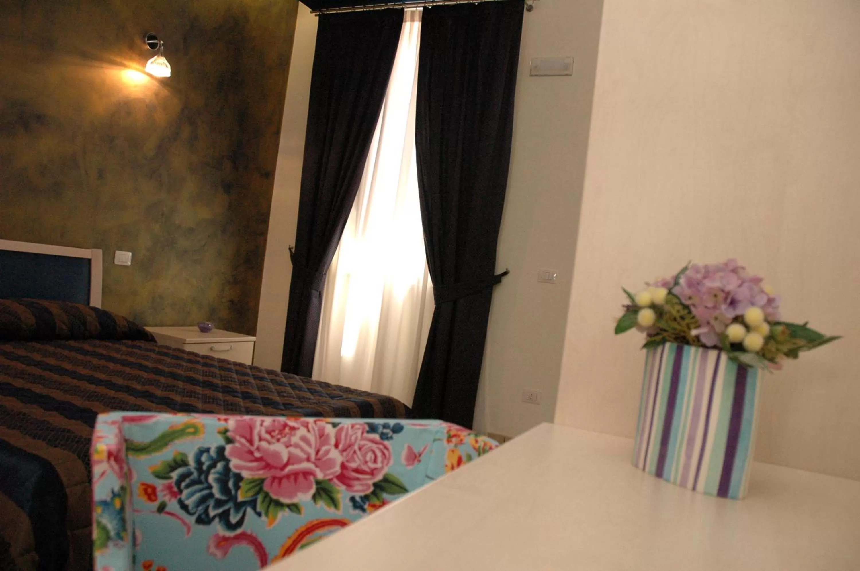 Decorative detail, Bed in Residenza Glave