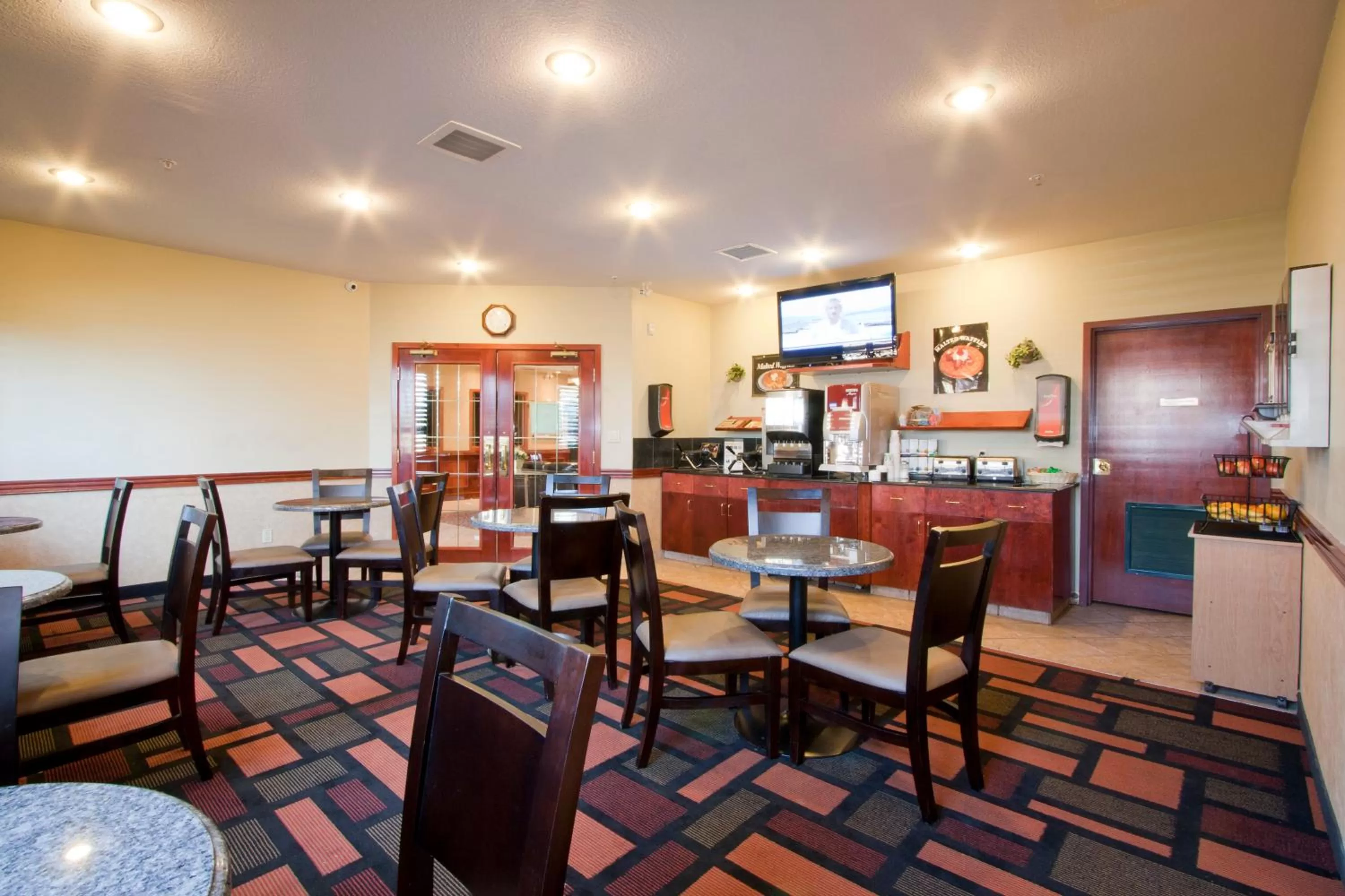 Restaurant/places to eat in Foxwood Inn & Suites Drayton Valley