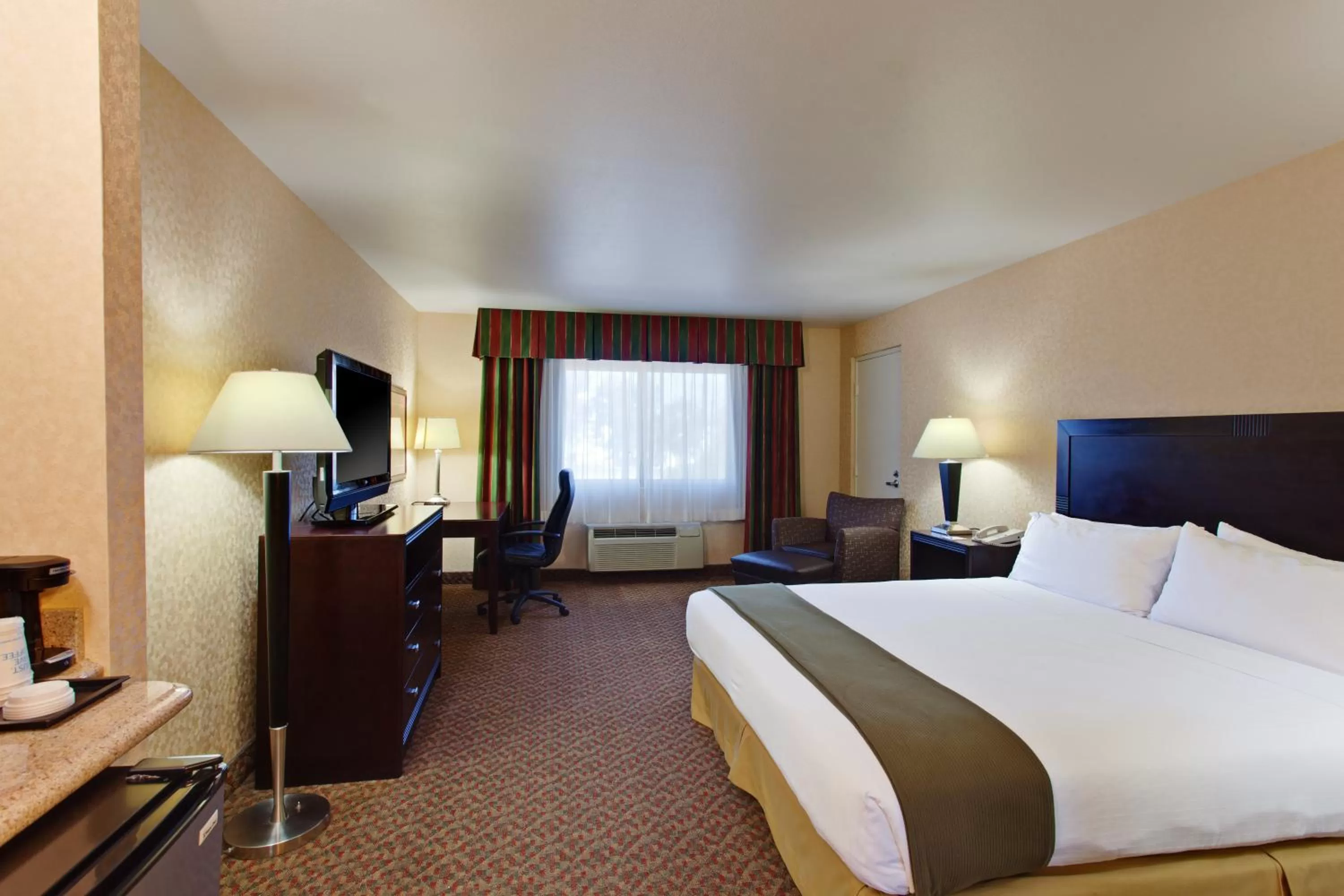 Photo of the whole room, Bed in Holiday Inn Express Temecula by IHG