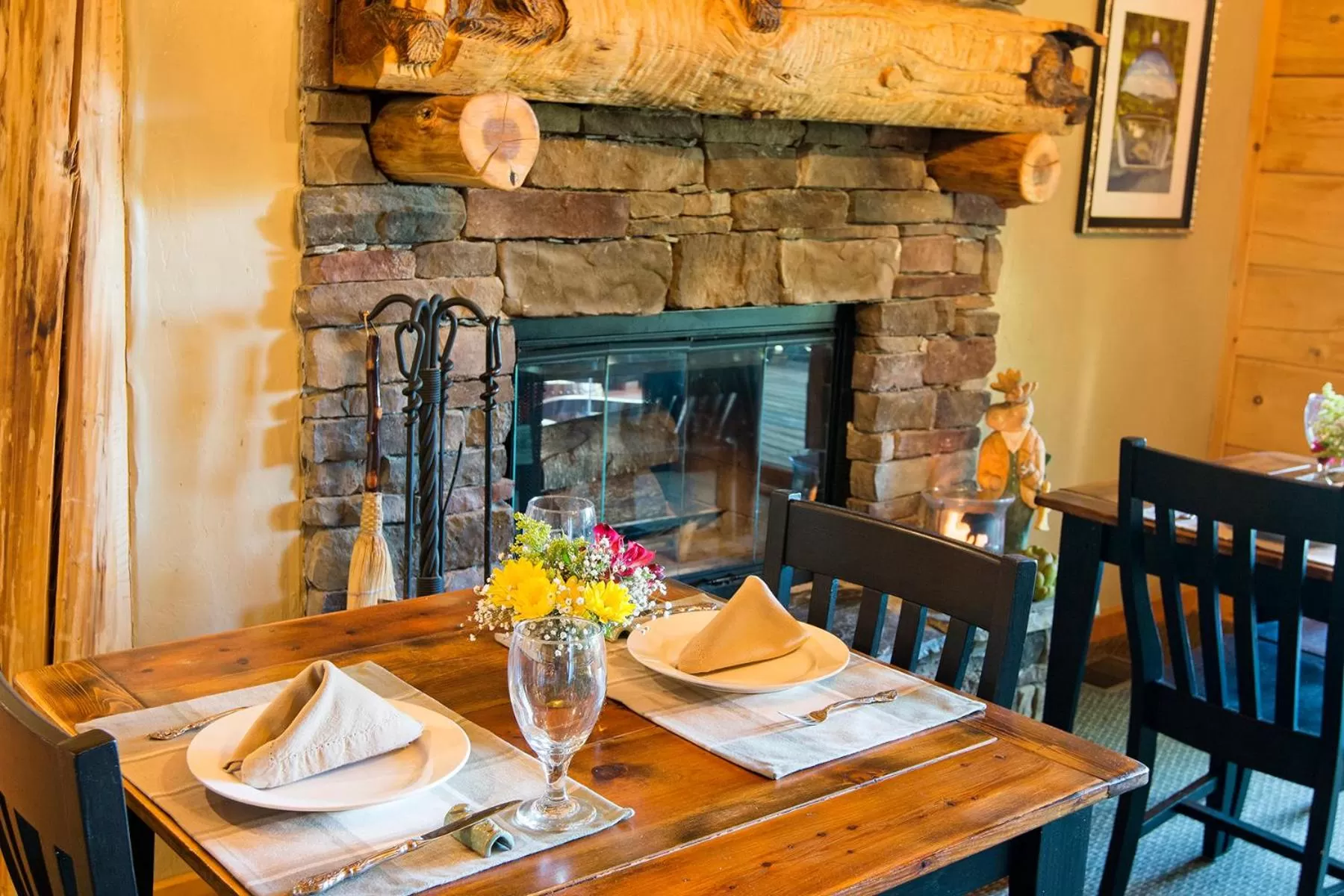 Dining area in Lazy Bear Lodge