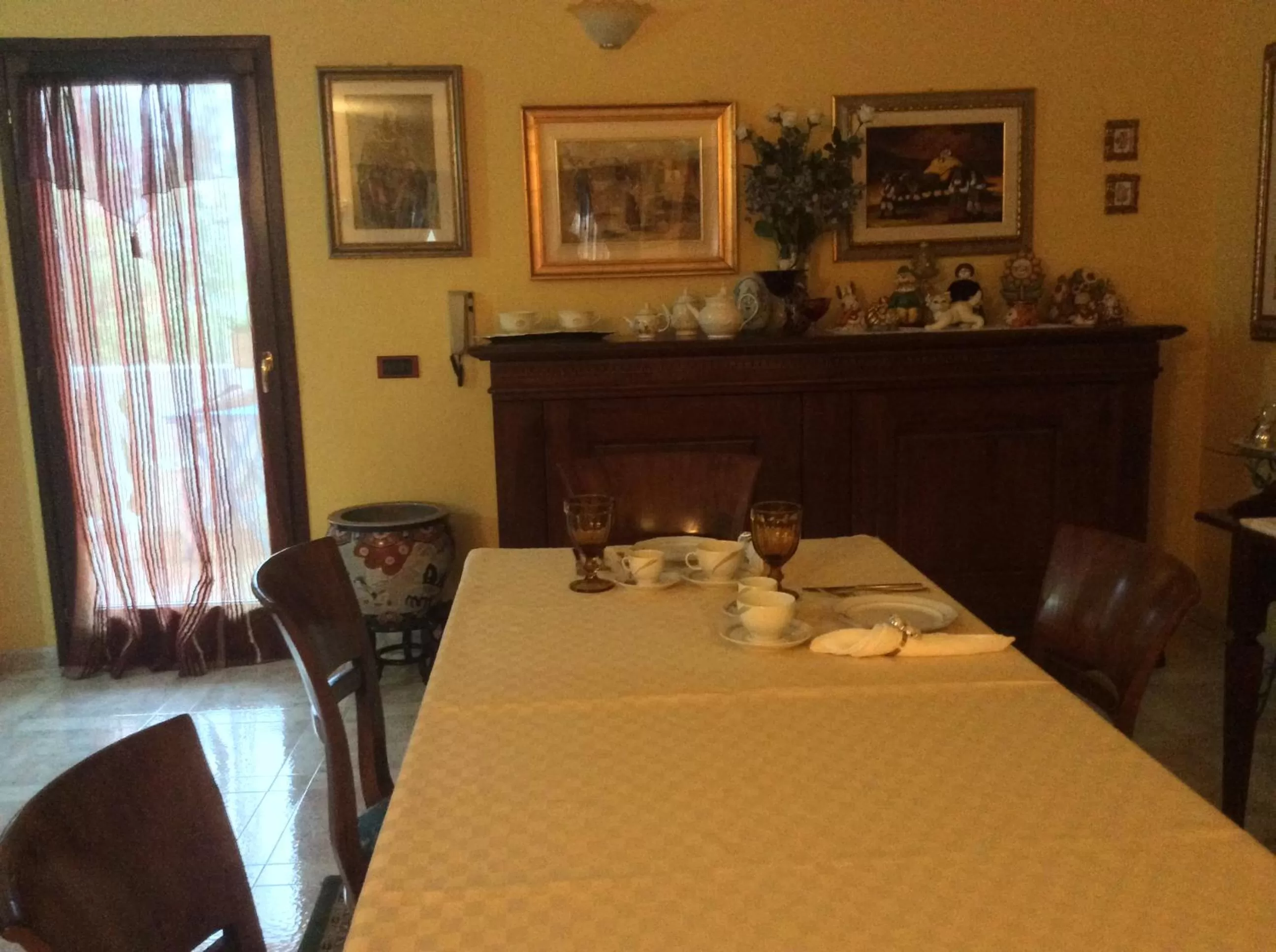 Communal lounge/ TV room in Sole e Luna