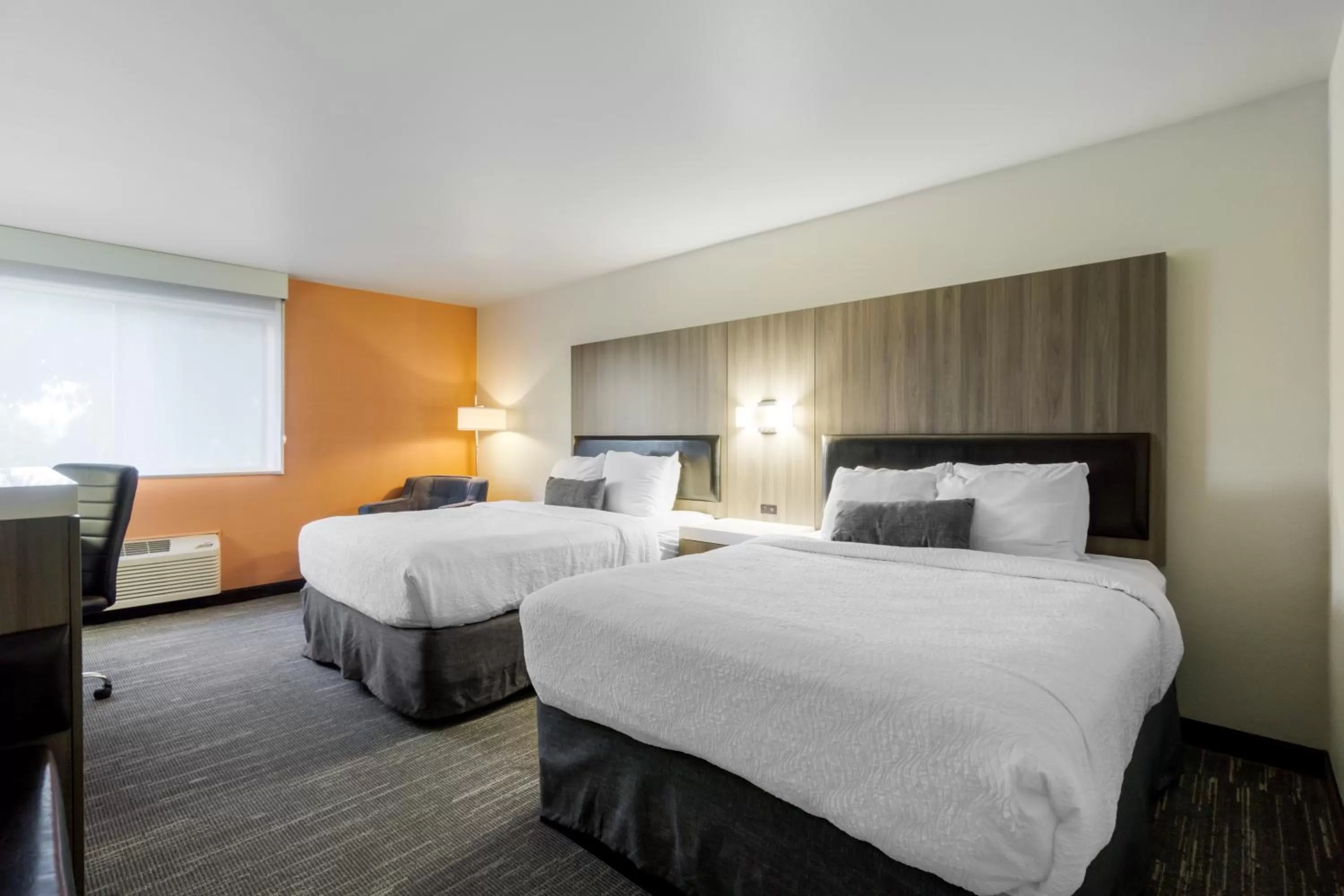 Bed in Best Western Plus Renton Inn