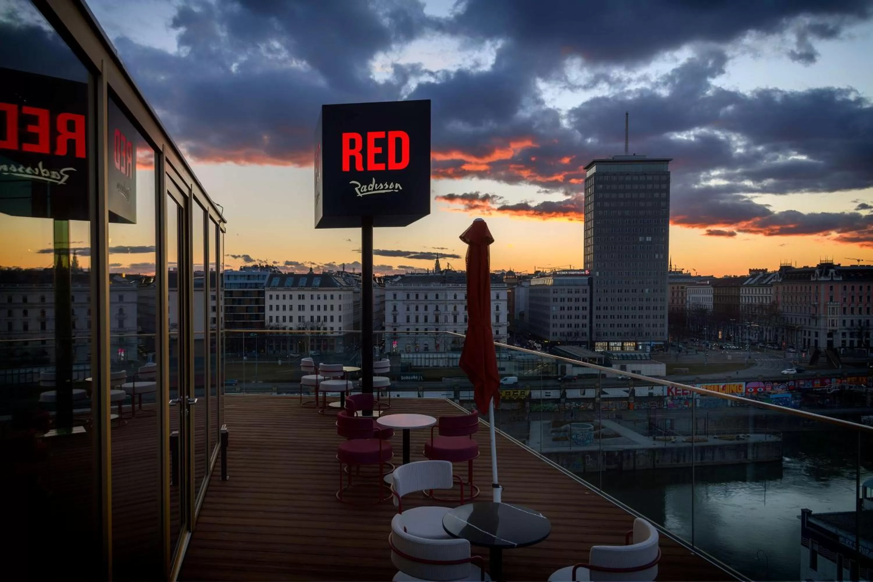 Lounge or bar in Radisson RED Hotel, Vienna