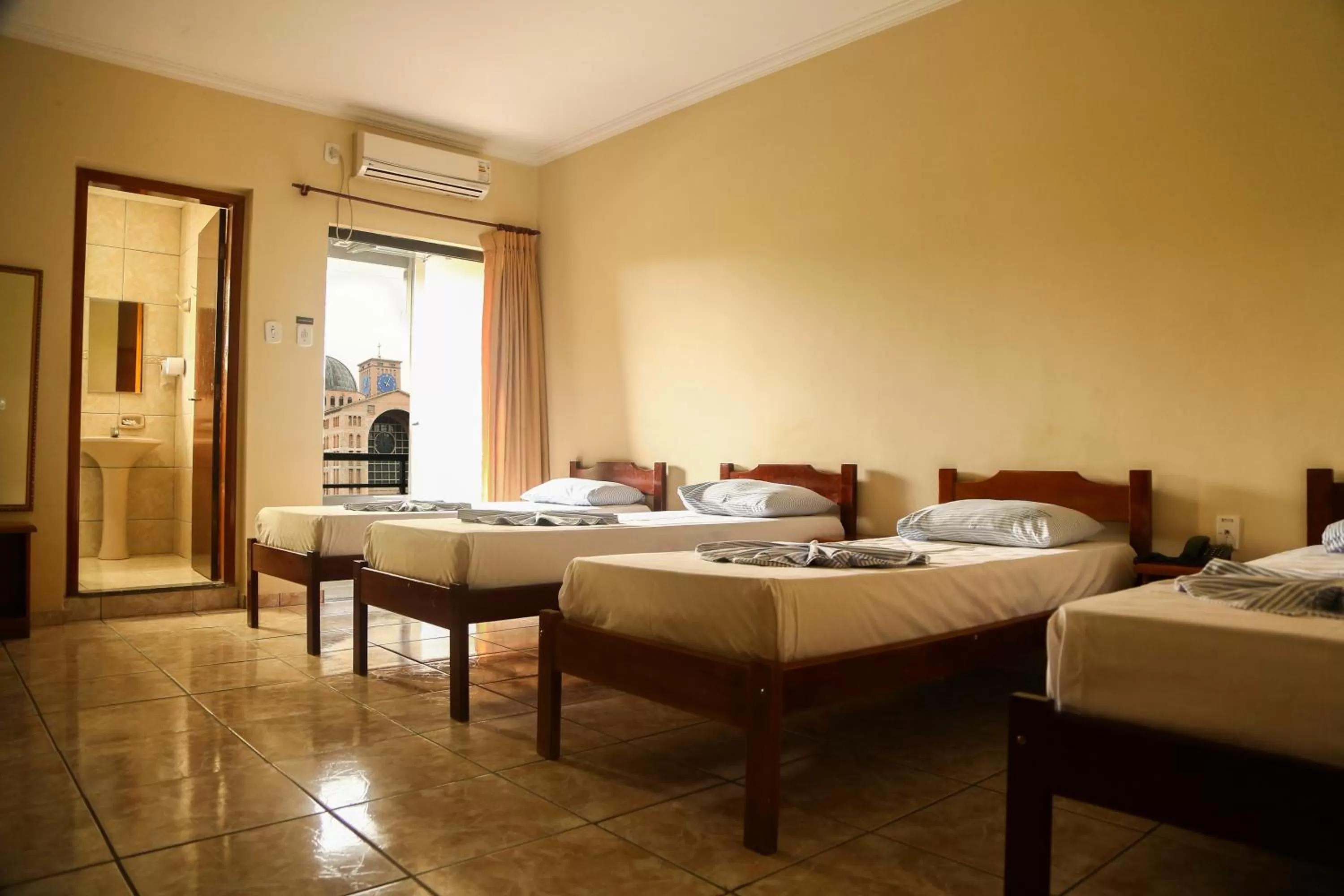 Shower, Bed in Hotel Santo Graal
