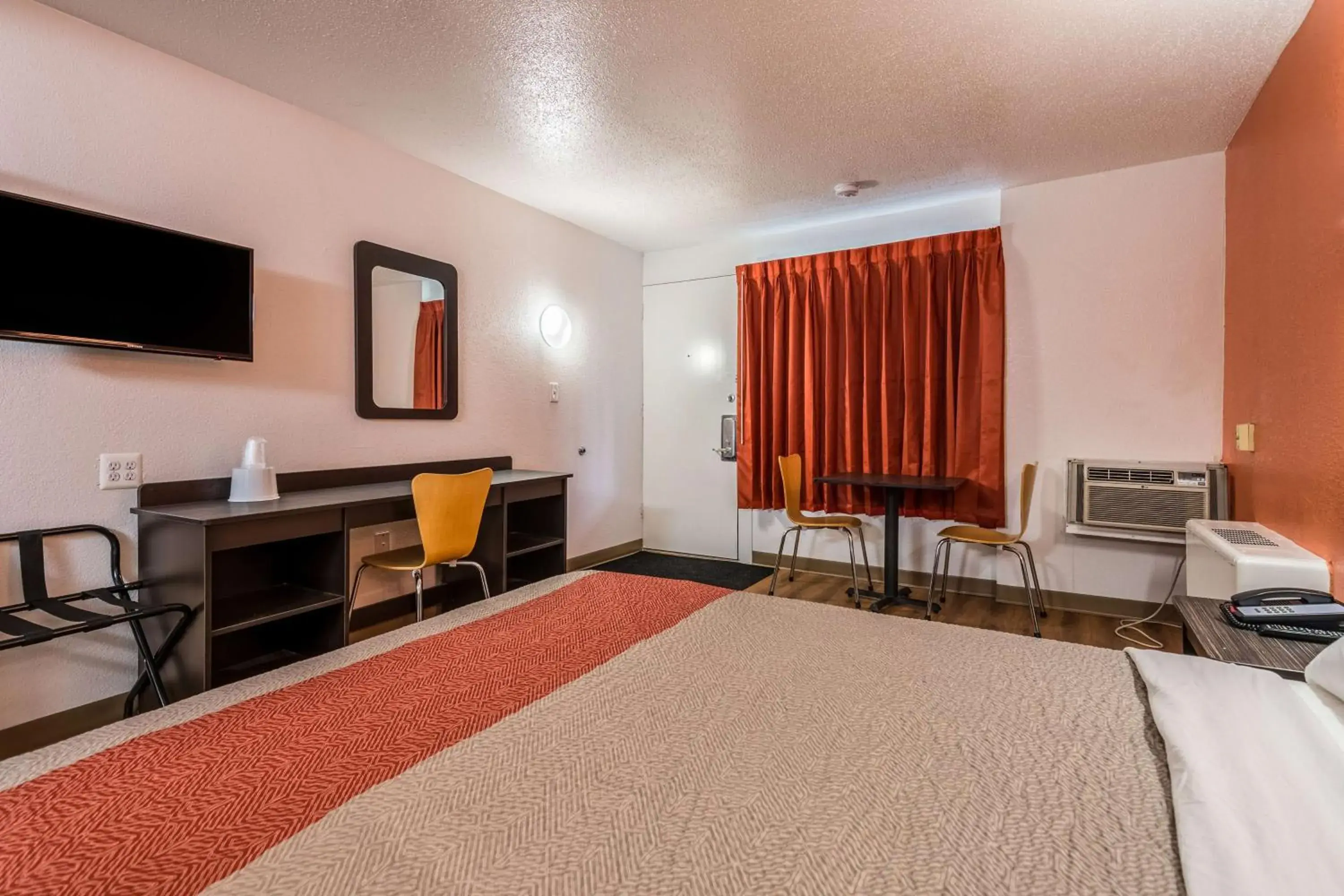 King Room - Disability Access - Non-Smoking in Motel 6-Schenectady, NY King Room - Disability Access - Non-Smoking in Motel 6-Schenectady, NY