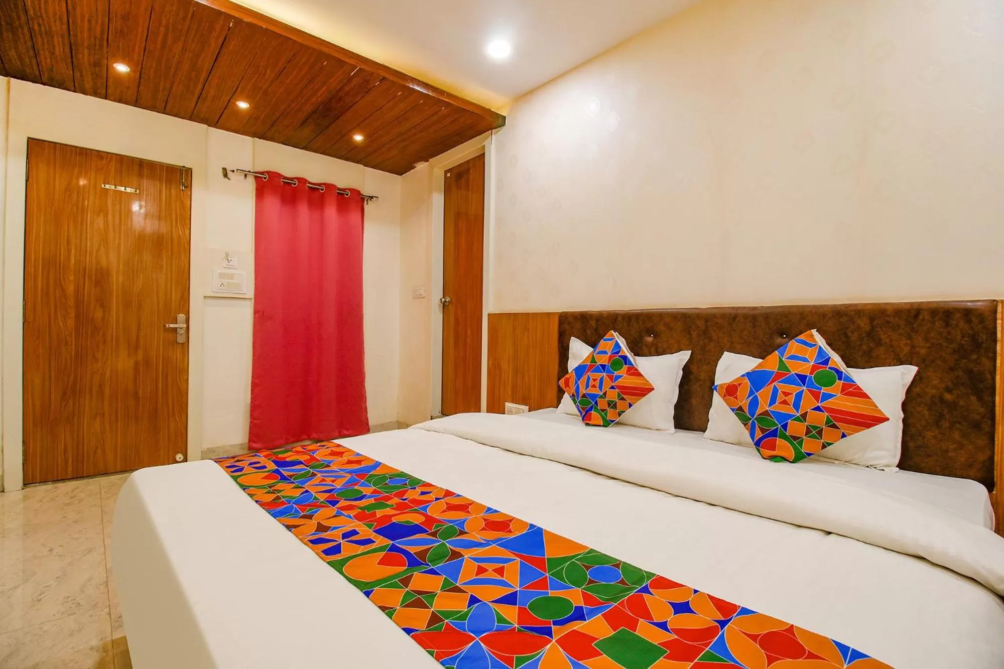 Photo of the whole room, Bed in FabHotel Silkroute Palace