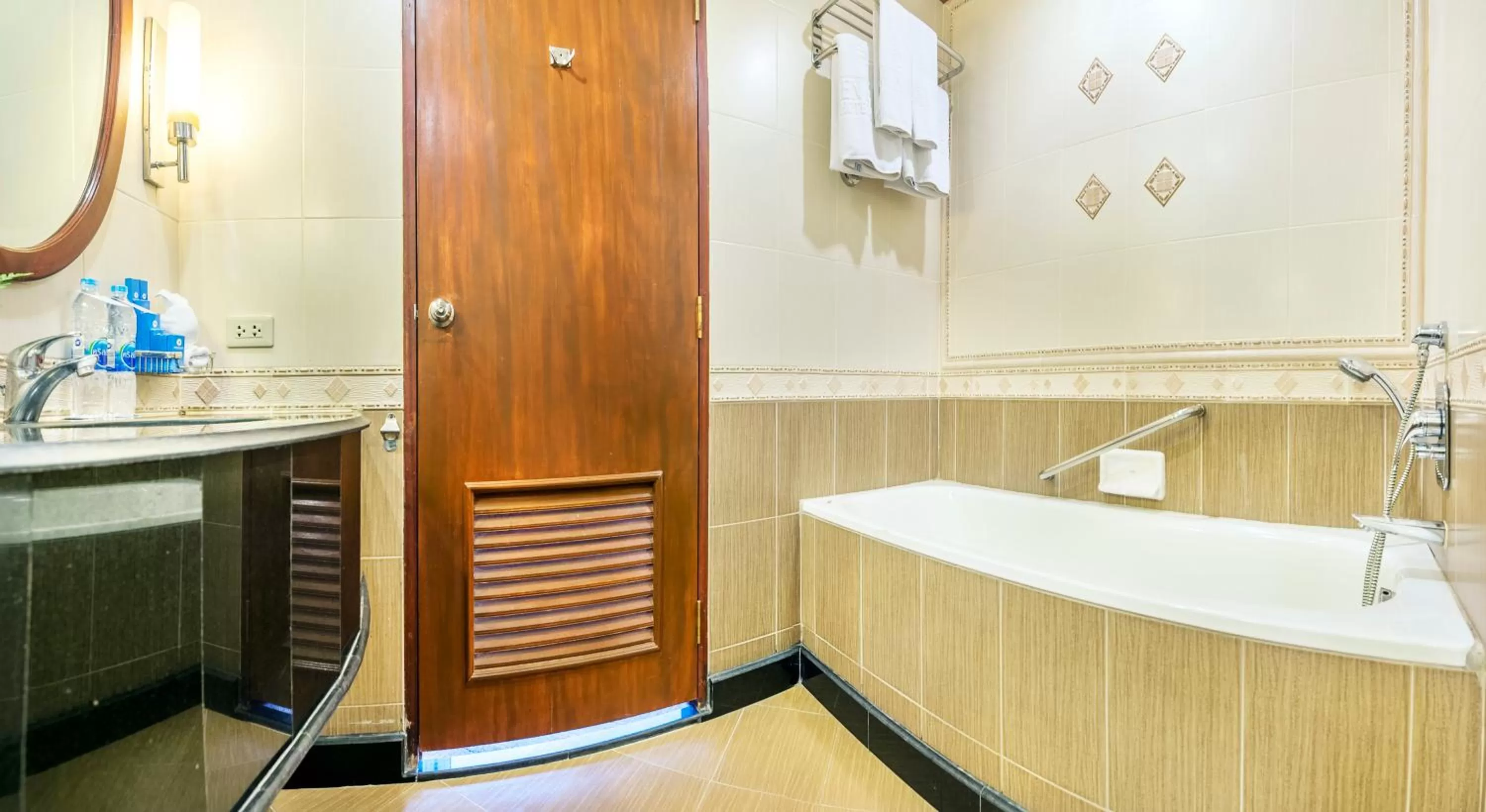 Bathroom in Jomtien Palm Beach Hotel and Resort