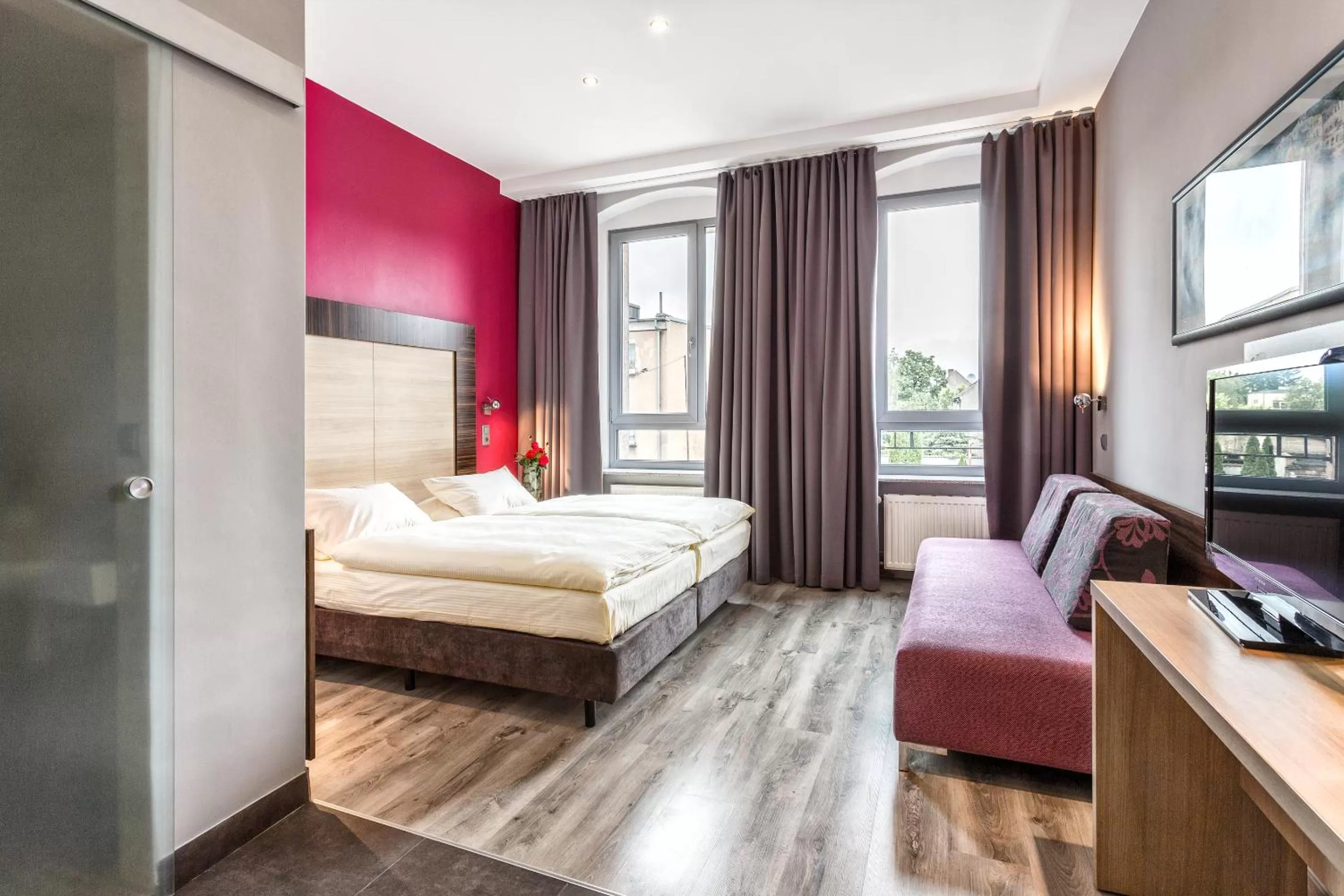 Photo of the whole room, Bed in Grand Boutique Hotel - dawny Hotel Kaliski Ratuszowy