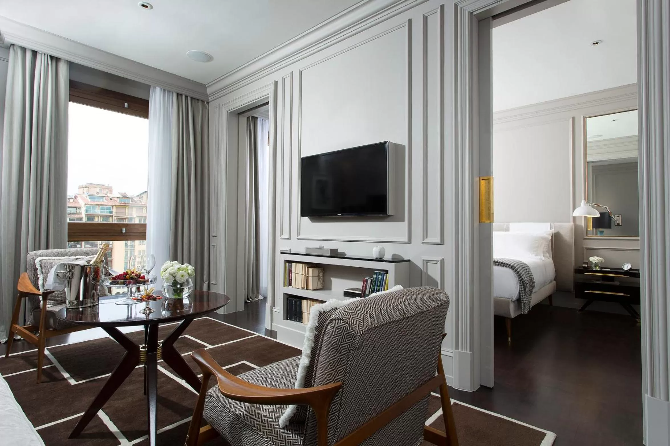 Living room, Bed in Portrait Firenze - Lungarno Collection