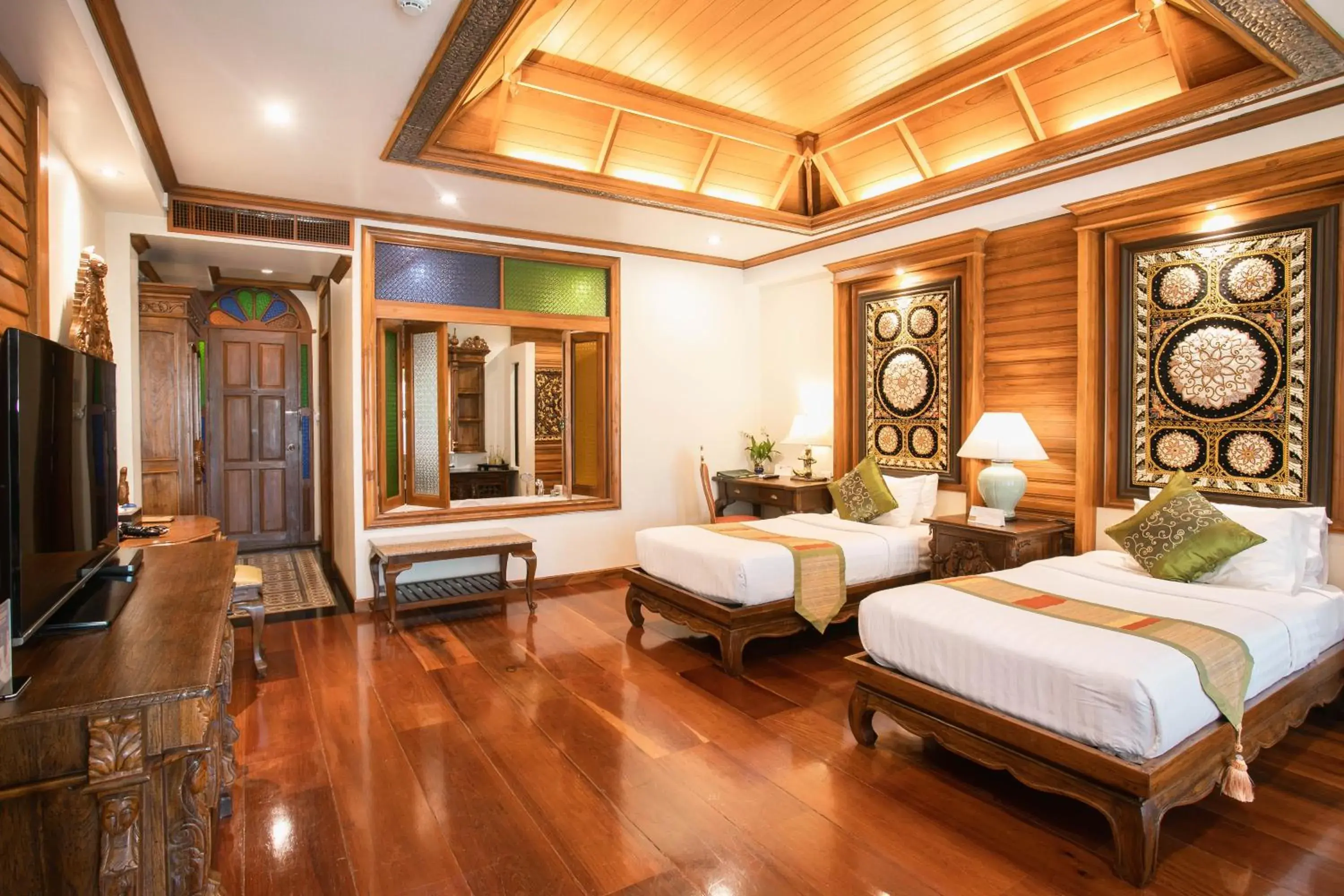 Luxury Twin Bed with Spa bathtub and Private Balcony in Pingviman Hotel Luxury Twin Bed with Spa bathtub and Private Balcony in Pingviman Hotel