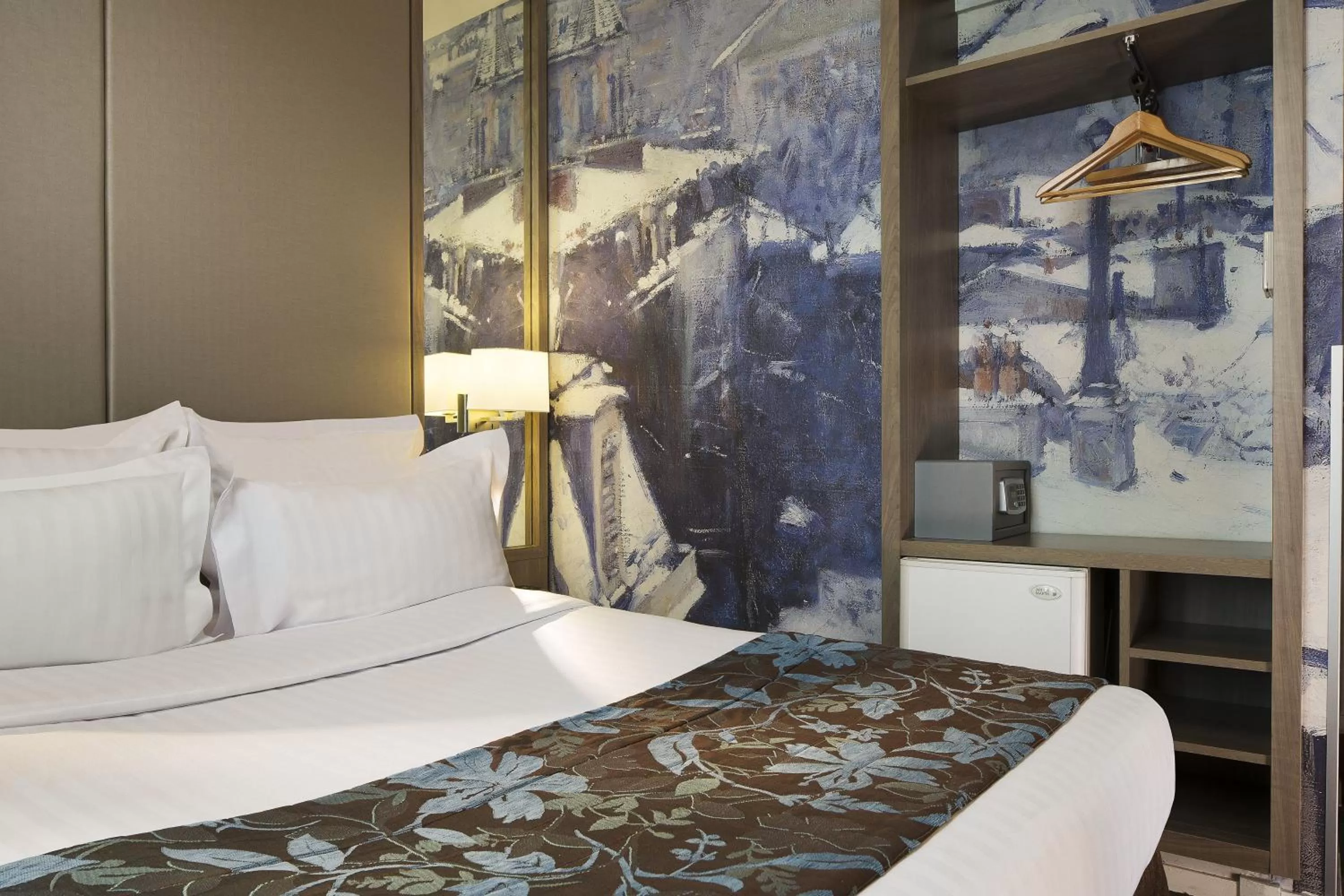 Bedroom, Bed in Turenne Le Marais