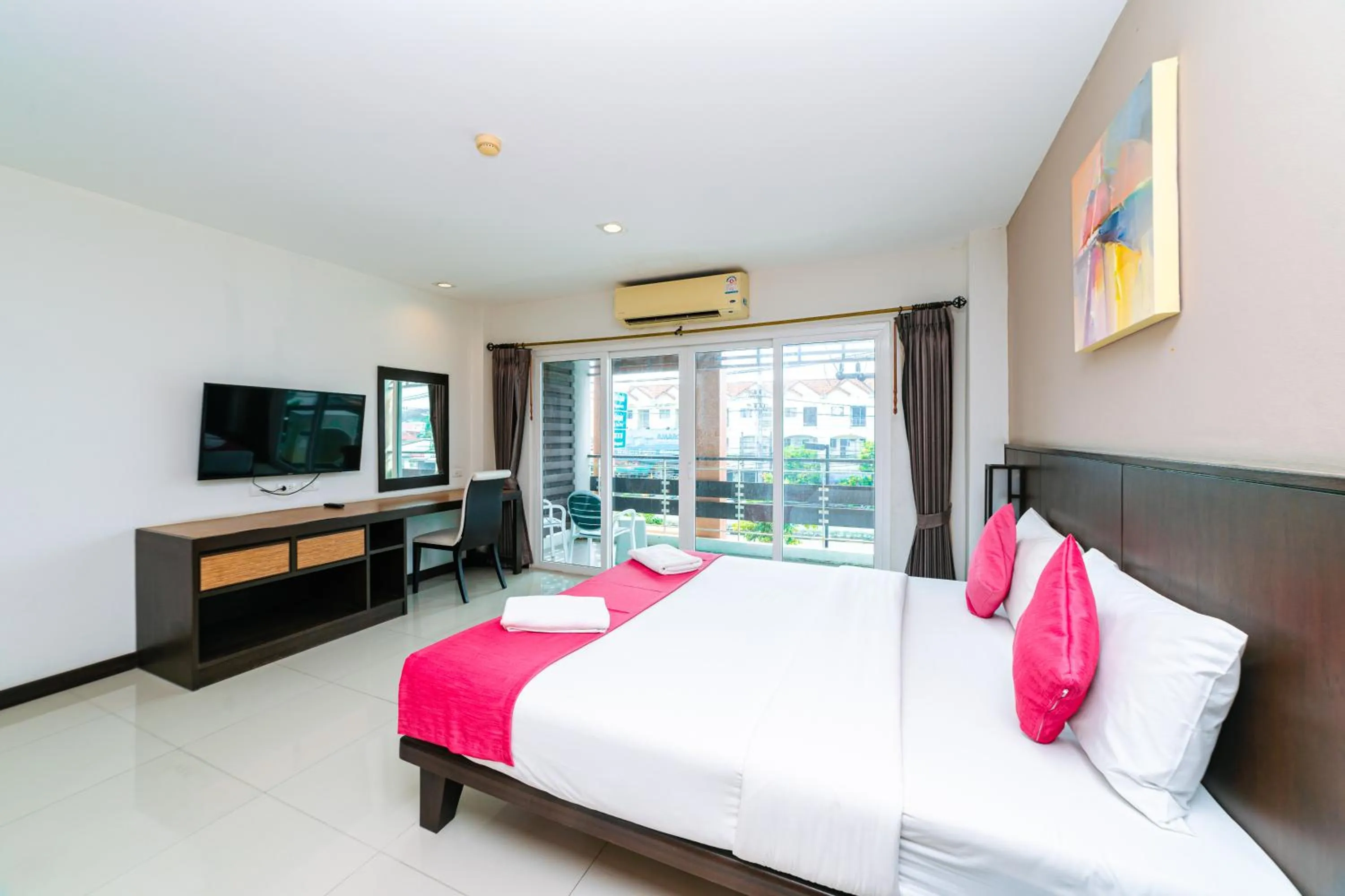 Bed in Ratana Hotel Sakdidet, PHUKET TOWN