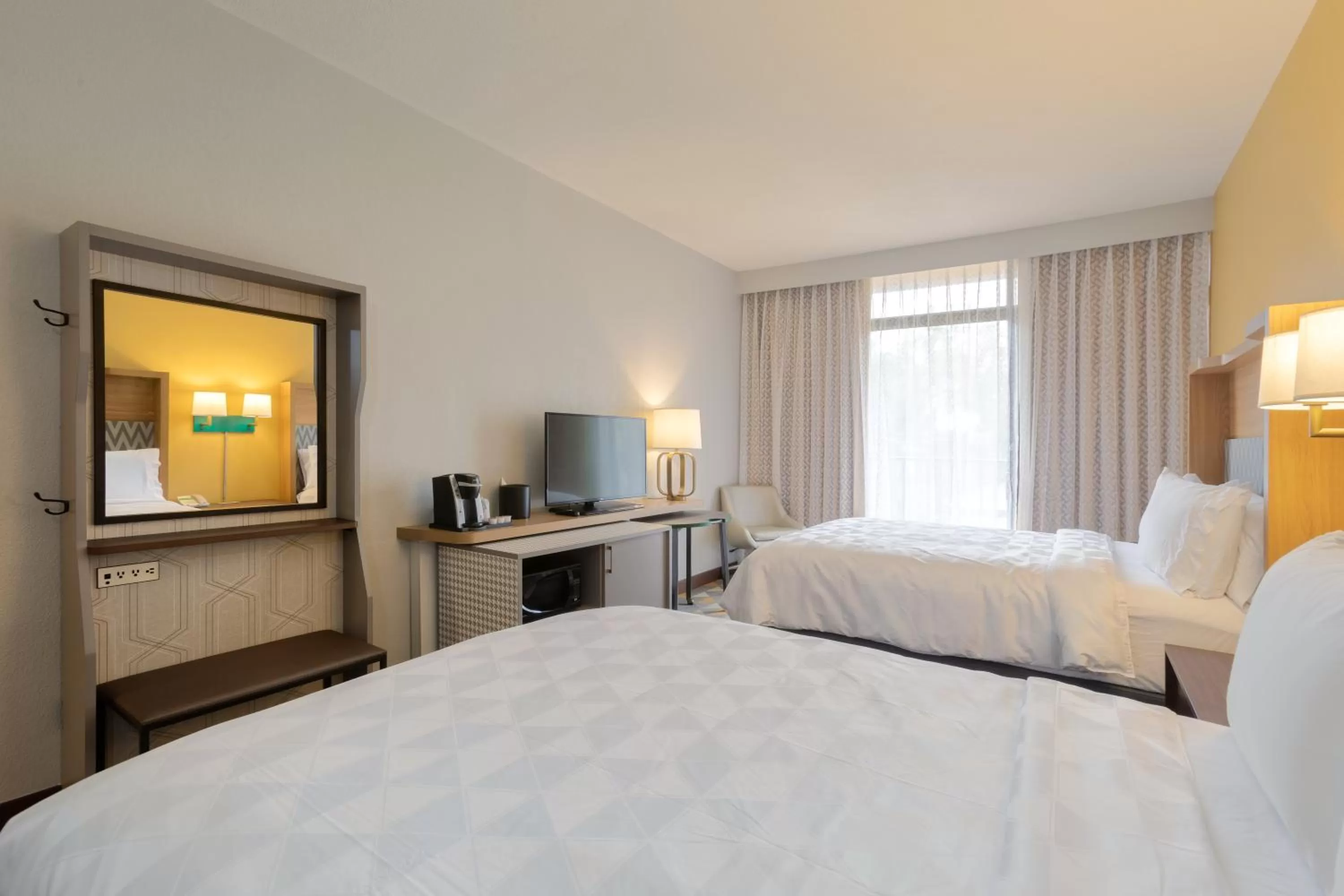 Photo of the whole room, Bed in Holiday Inn & Suites Orlando SW - Celebration Area by IHG