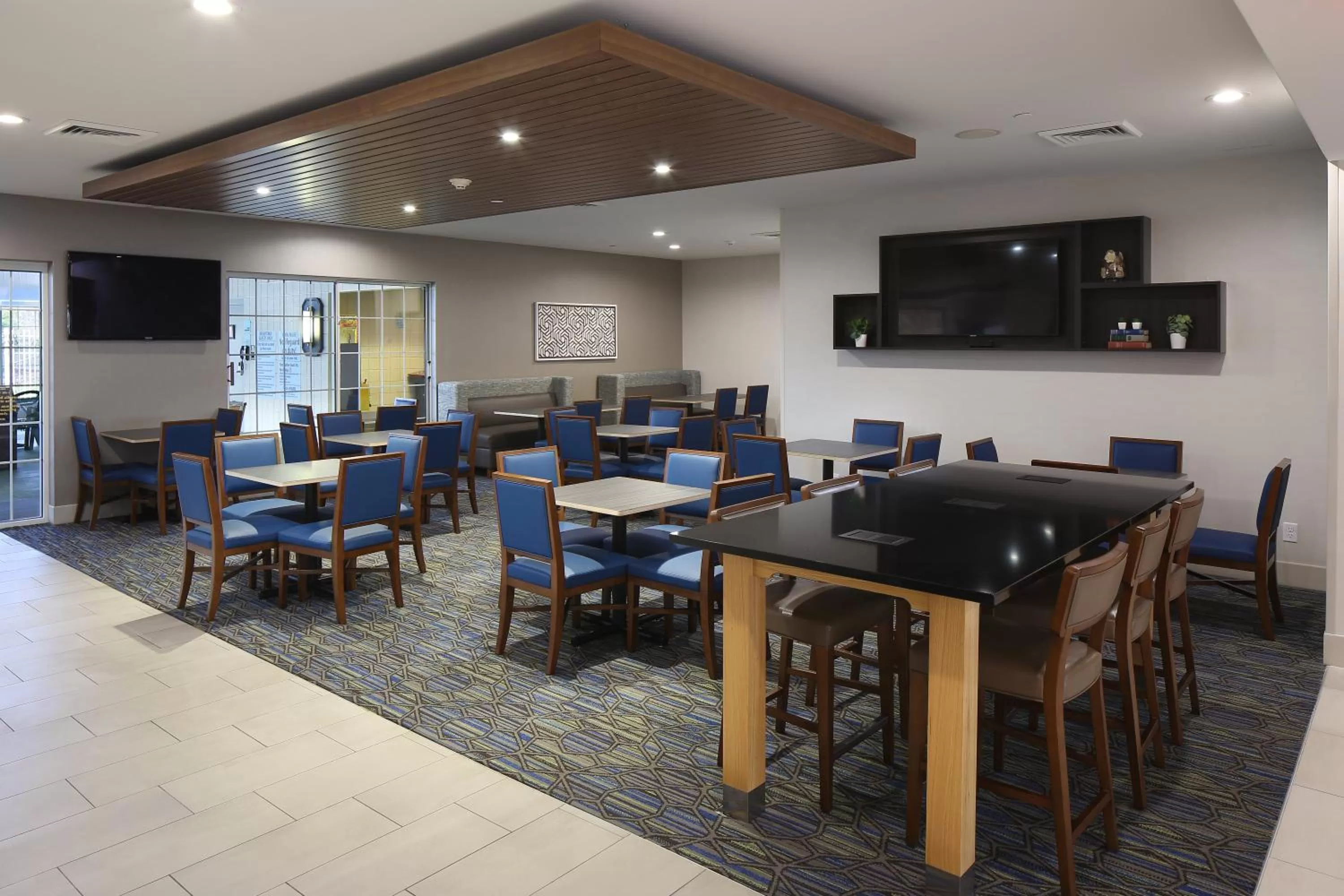 Breakfast in Holiday Inn Express Grand Rapids Southwest by IHG