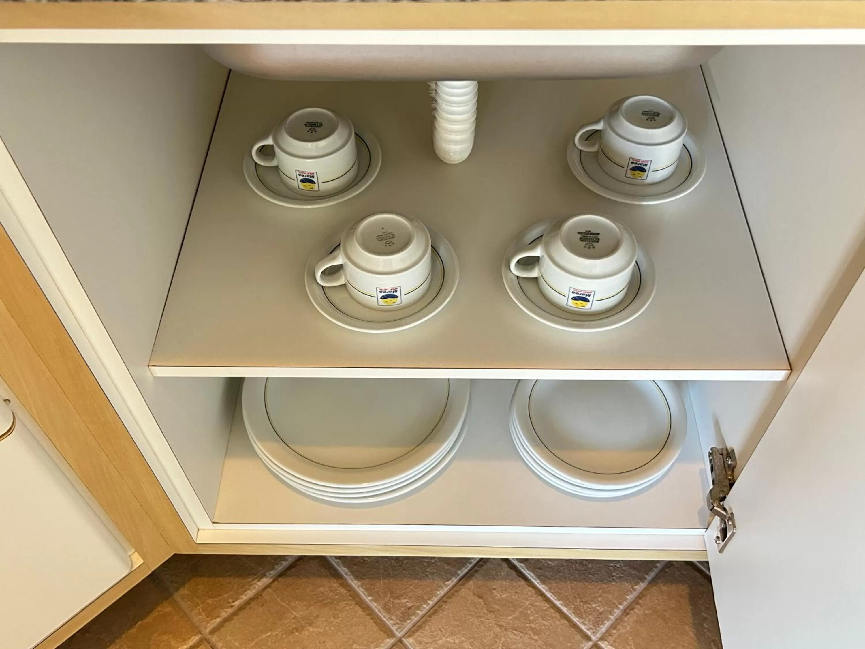 Coffee/tea facilities in Golfinhos Apart Hotel