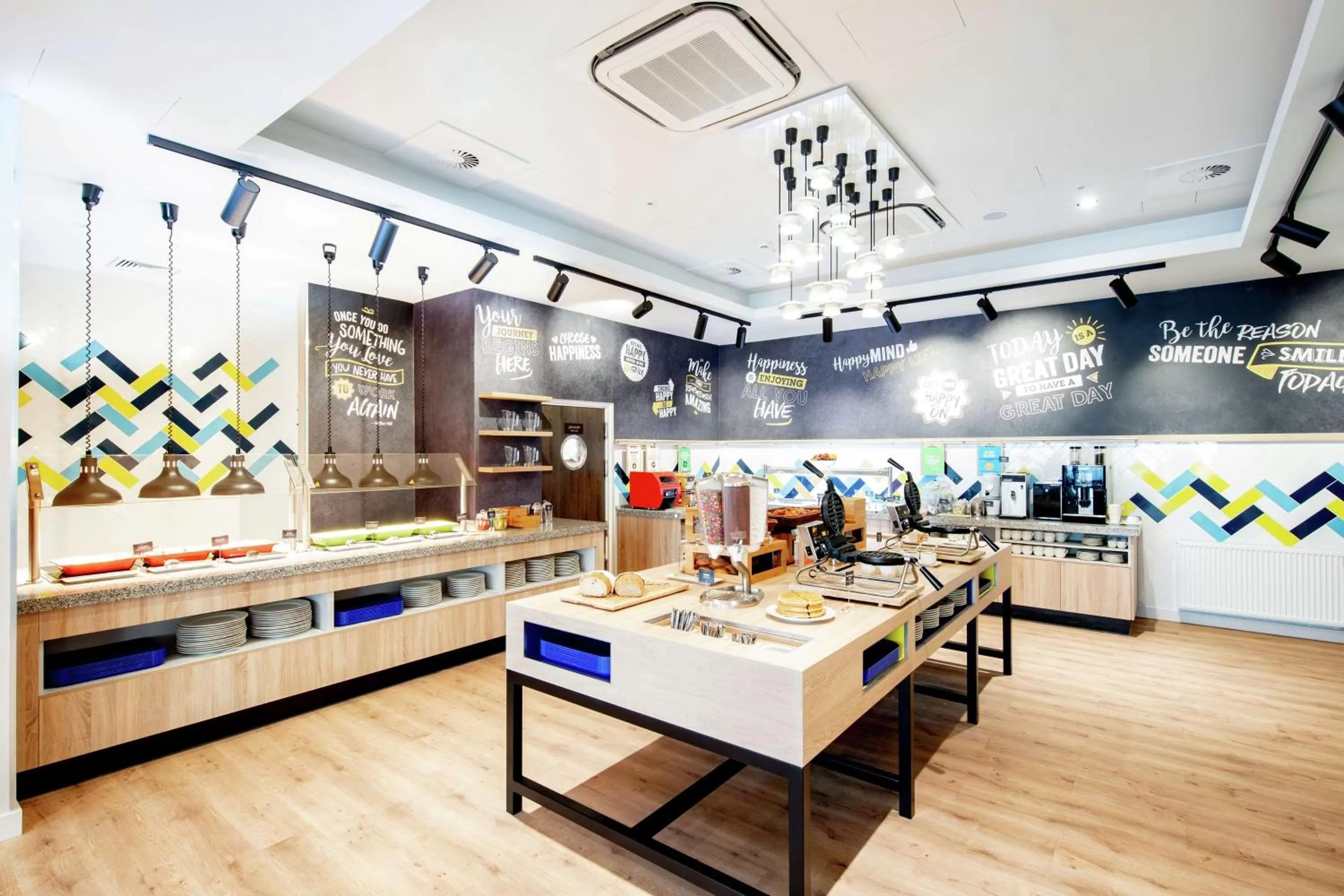 Dining area in Hampton by Hilton Oswiecim