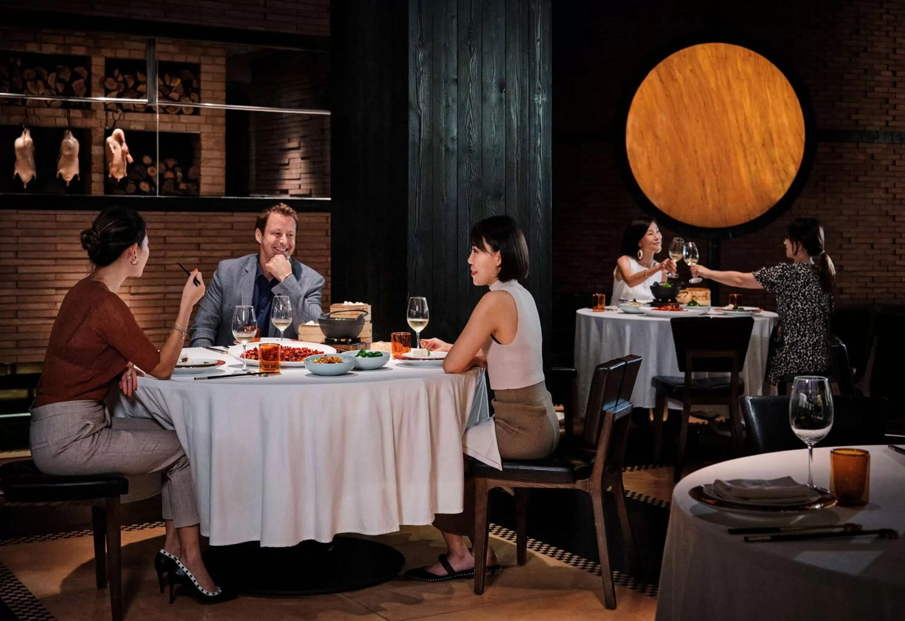 Restaurant/Places to Eat in The Opposite House