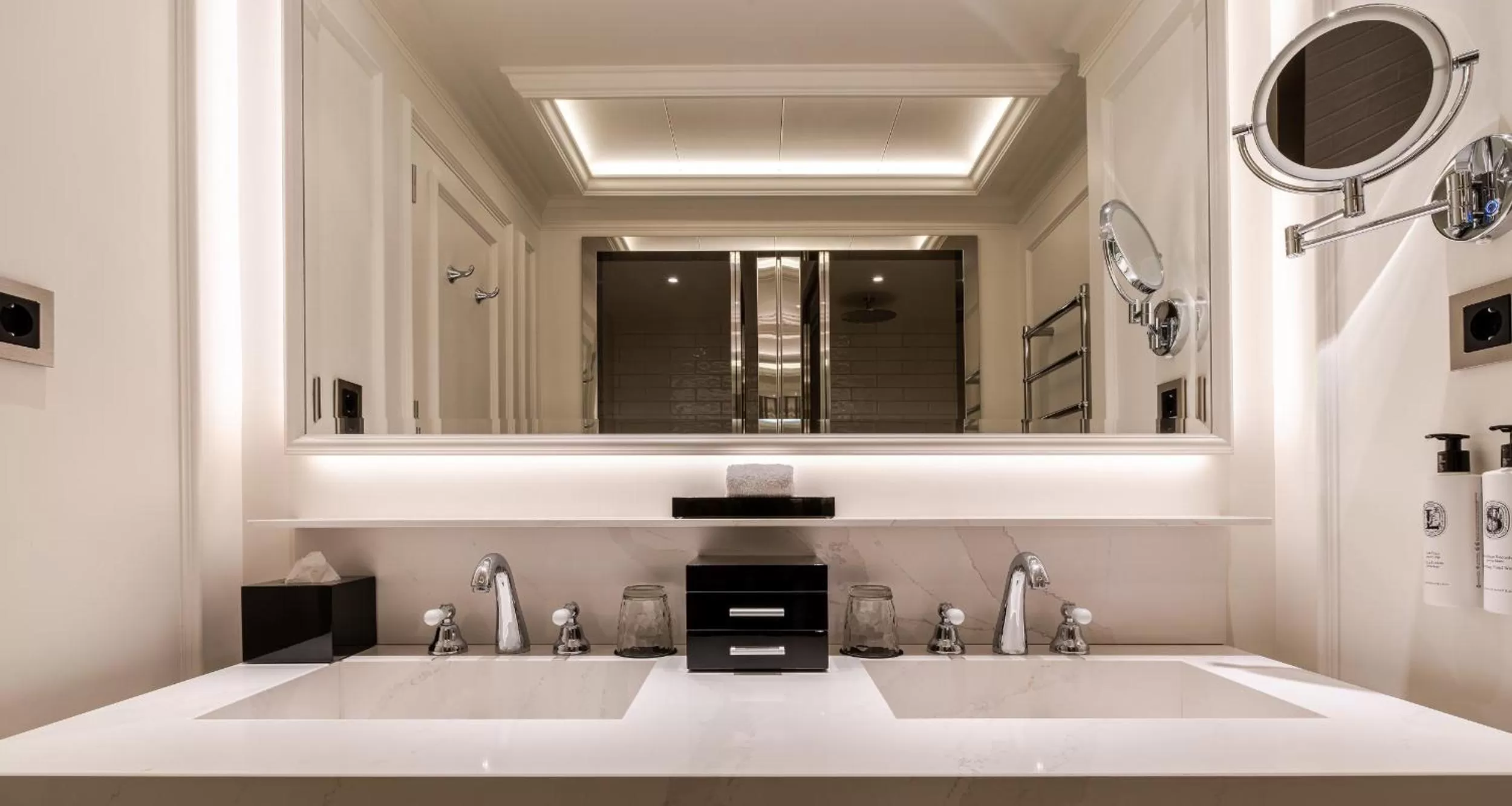 Shower in Sofitel Barcelona Skipper