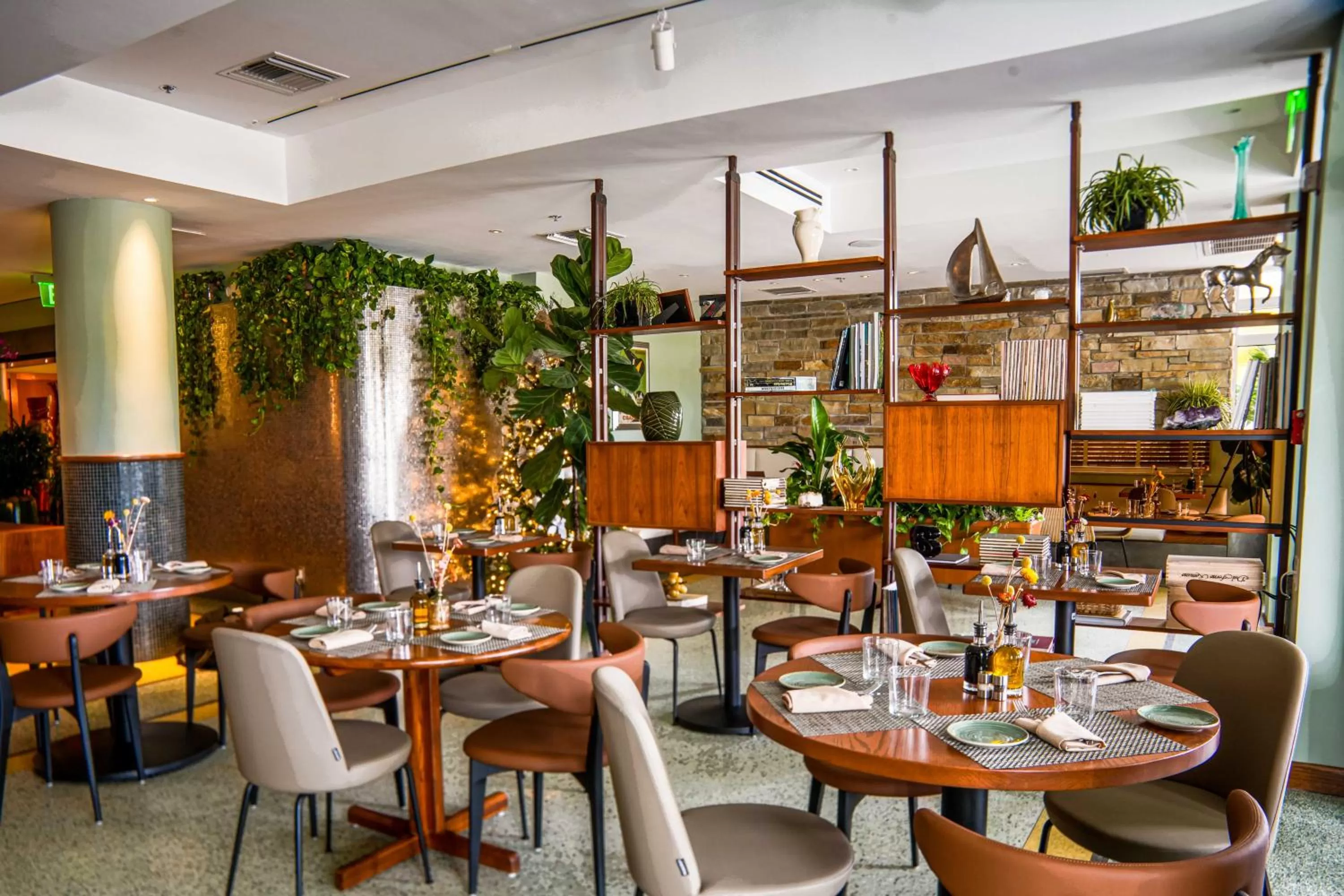 Restaurant/places to eat in Pelican Hotel