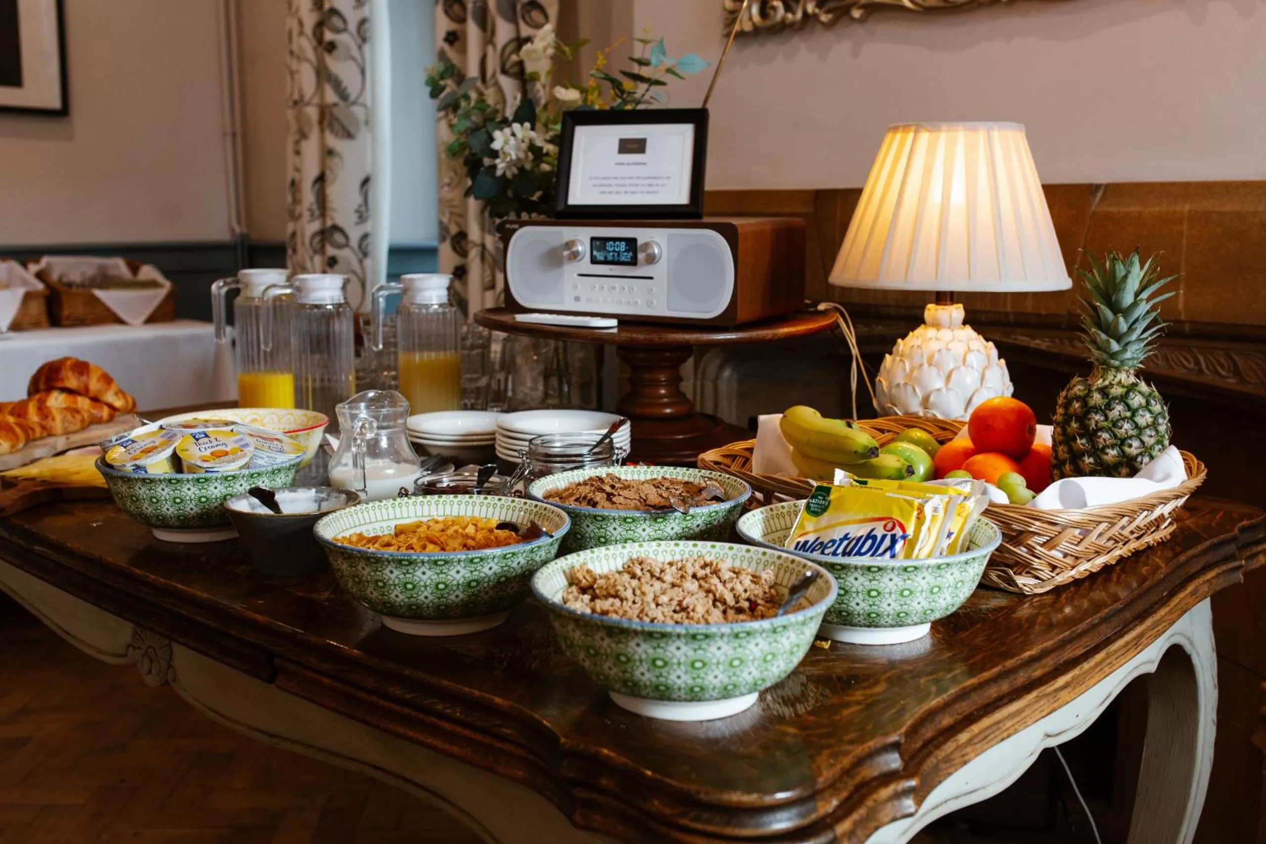 Breakfast in The Old New Inn