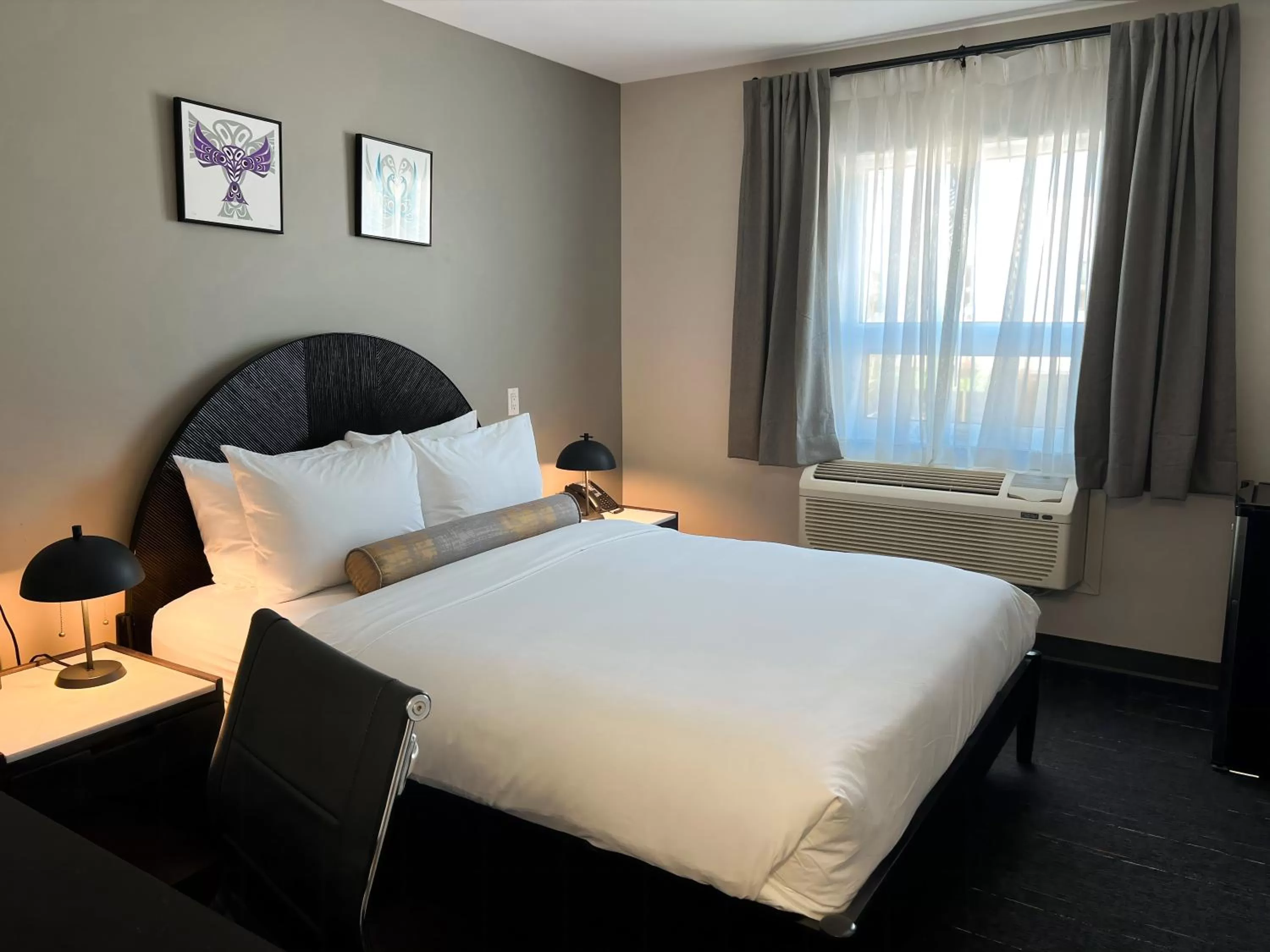 Bed in Edgewater Hotel