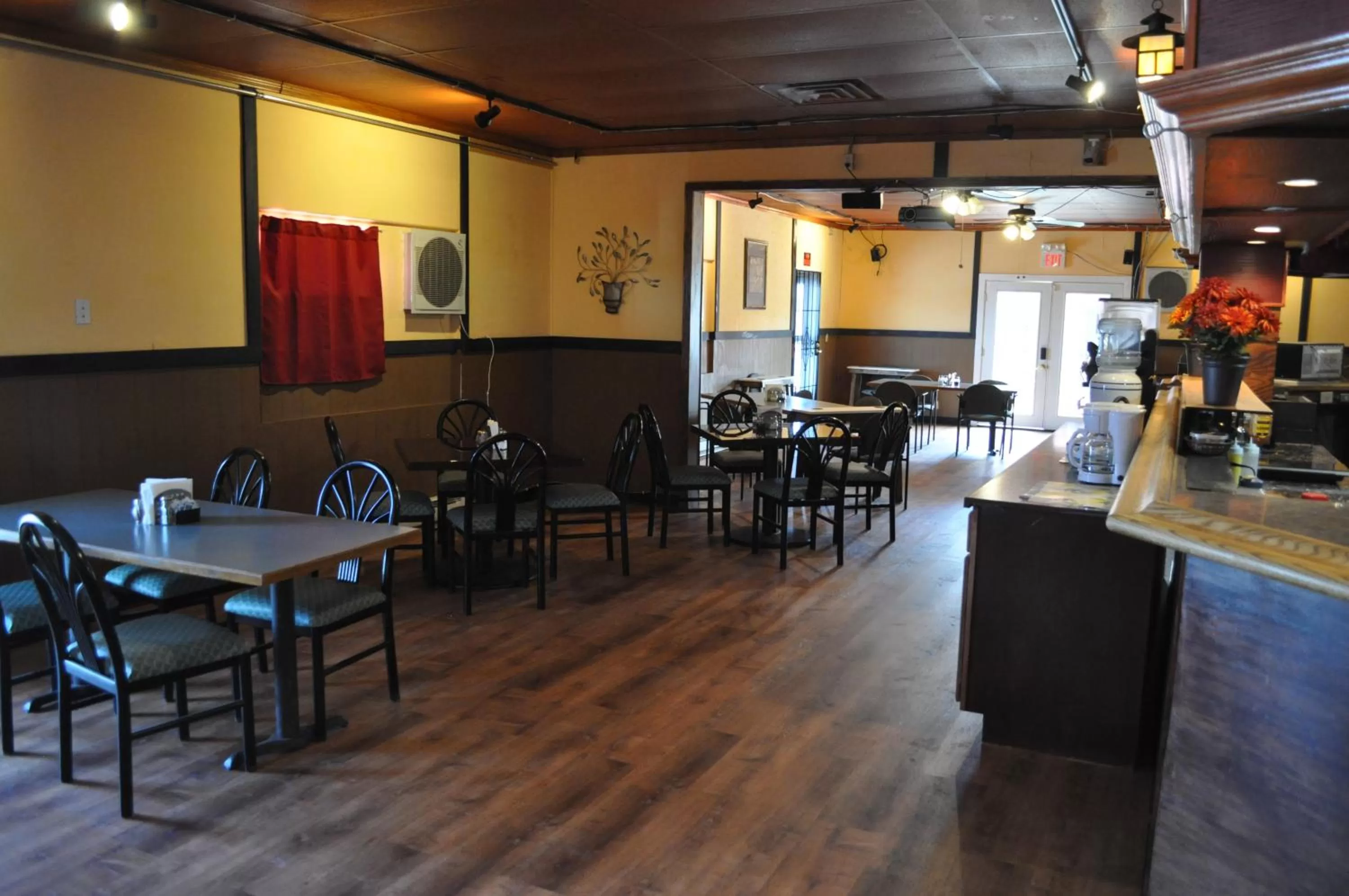 Restaurant/places to eat in K7 Bed and Breakfast