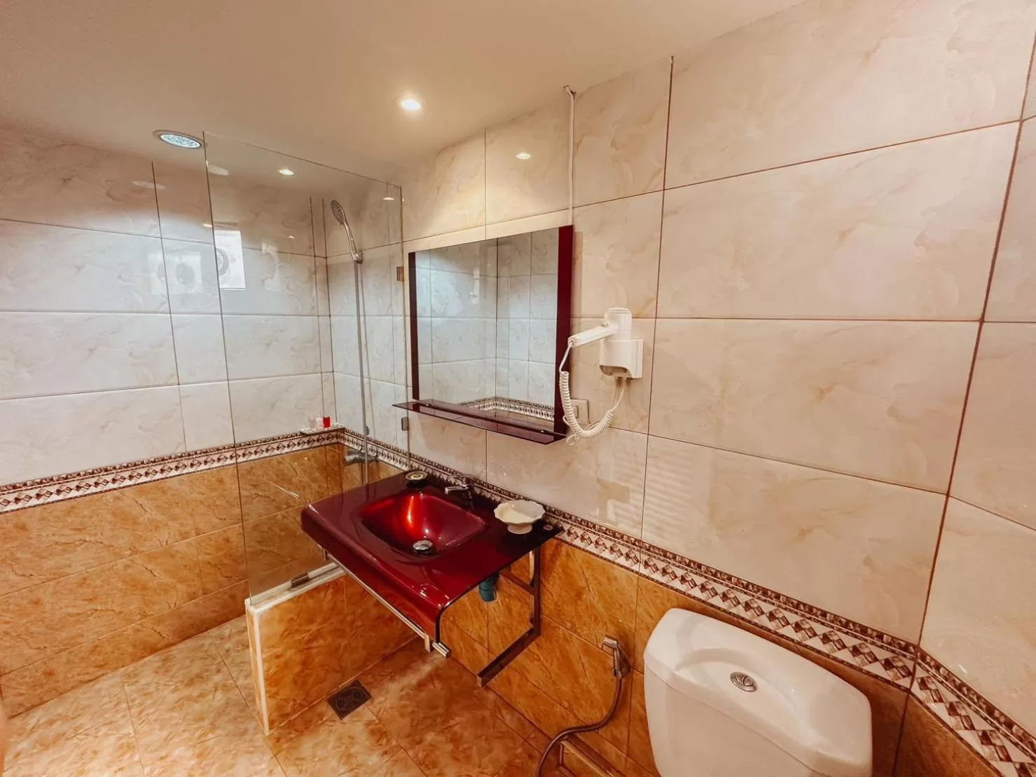 Toilet in Hotel De Khuvieng