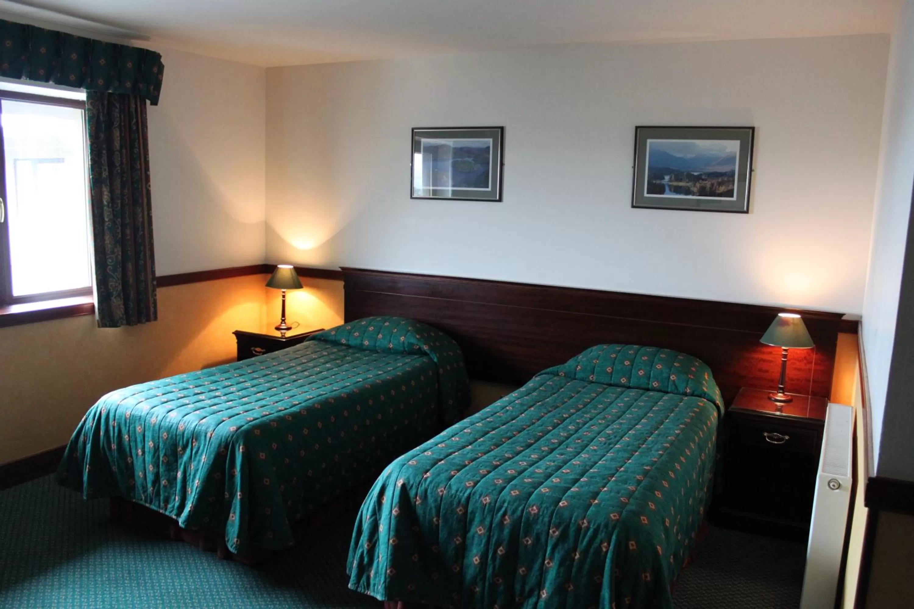 Bedroom, Bed in The Weigh Inn Hotel & Lodges