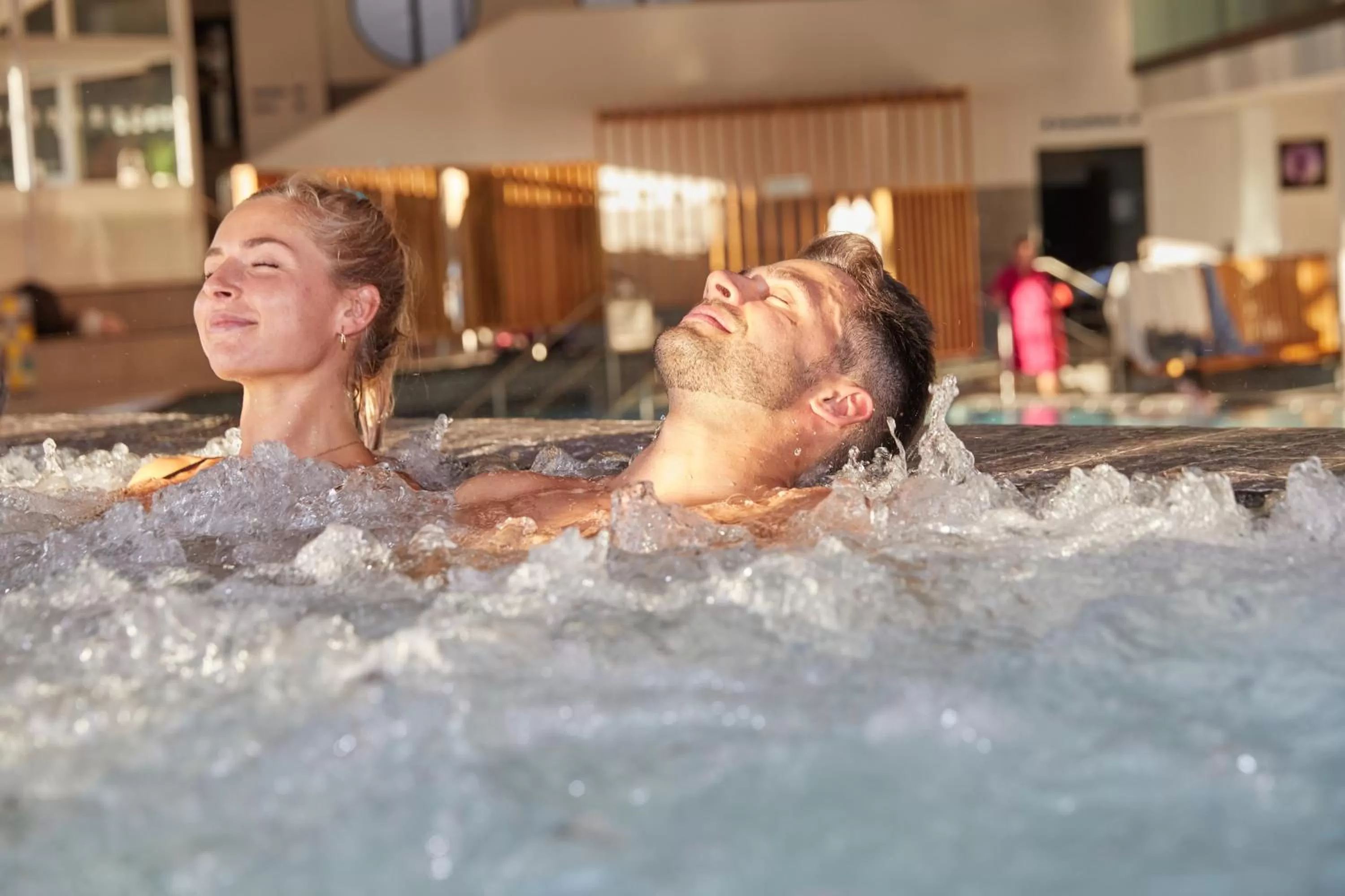 Hot Tub, Swimming Pool in Appartement-Haus Blumenhof